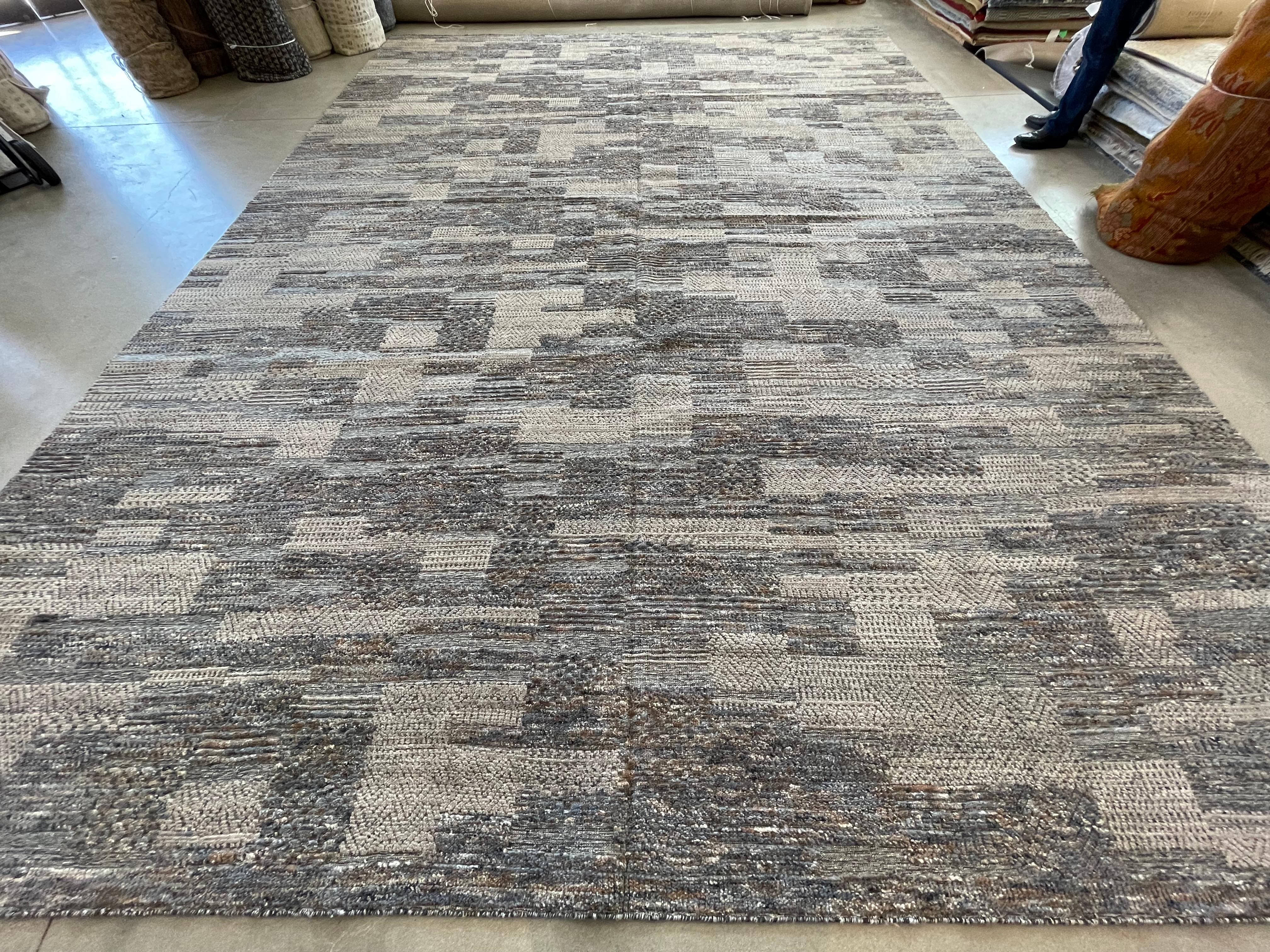 Lana Tappeto contemporaneo con design patchwork multicolore in vendita
