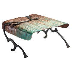 Table basse contemporaine multicolore en cuivre forgé et acier, 2025 par Conrad Hicks