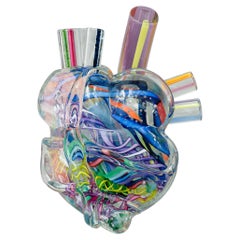 Sculpture de cœur anatomique en verre soufflé à la main multicolore contemporaine et contemporaine