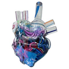 Sculpture contemporaine multicolore en verre soufflé à la main en forme de cœur anatomique