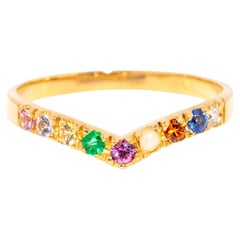 Bague contemporaine en or jaune 22 carats avec chevrons et pierres multicolores