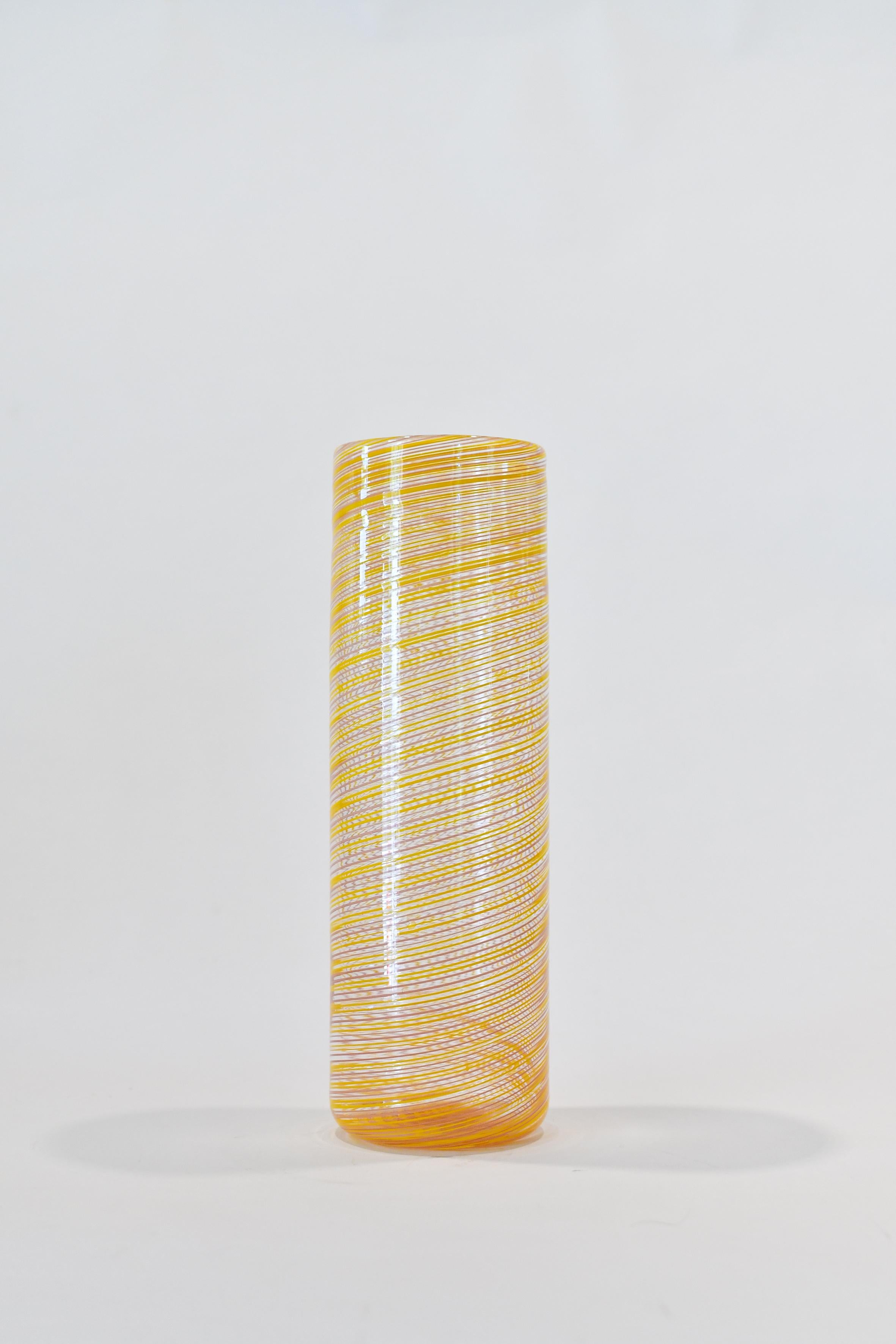 Doppio filo is a collection of vases made by combining two different colours of filigree rods. The linear, oblique pattern is obtained thanks to a refined glass making technique called “mezza filigrana” invented in Murano in the first half of the