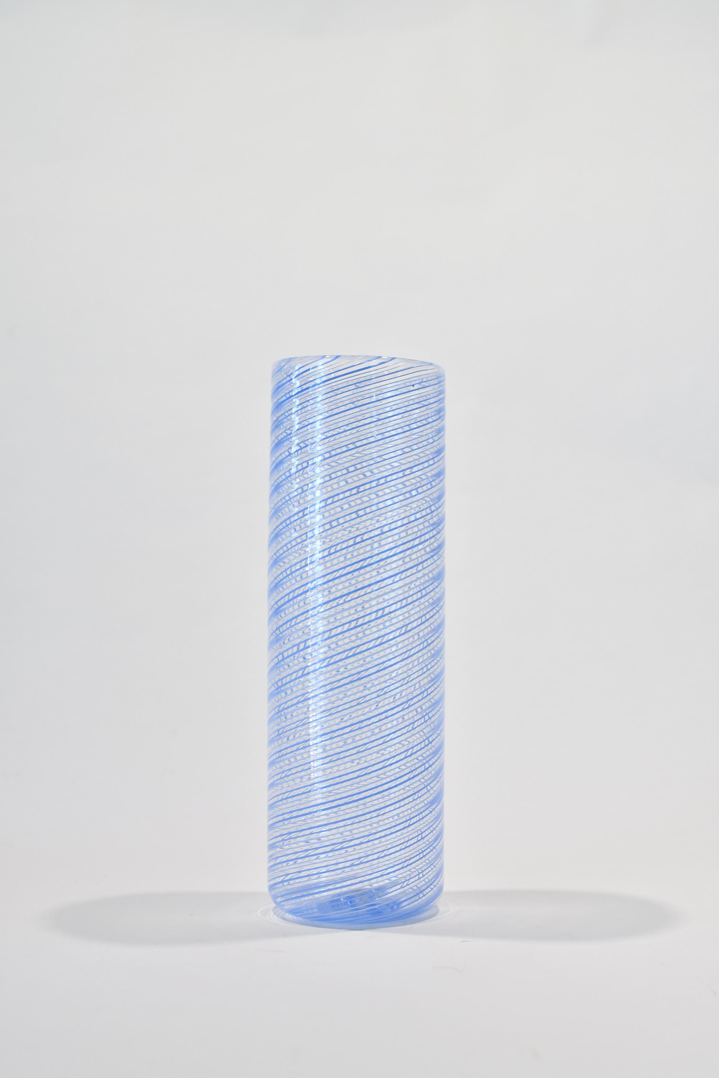 Doppio filo is a collection of vases made by combining two different colours of filigree rods. The linear, oblique pattern is obtained thanks to a refined glass making technique called “mezza filigrana” invented in Murano in the first half of the