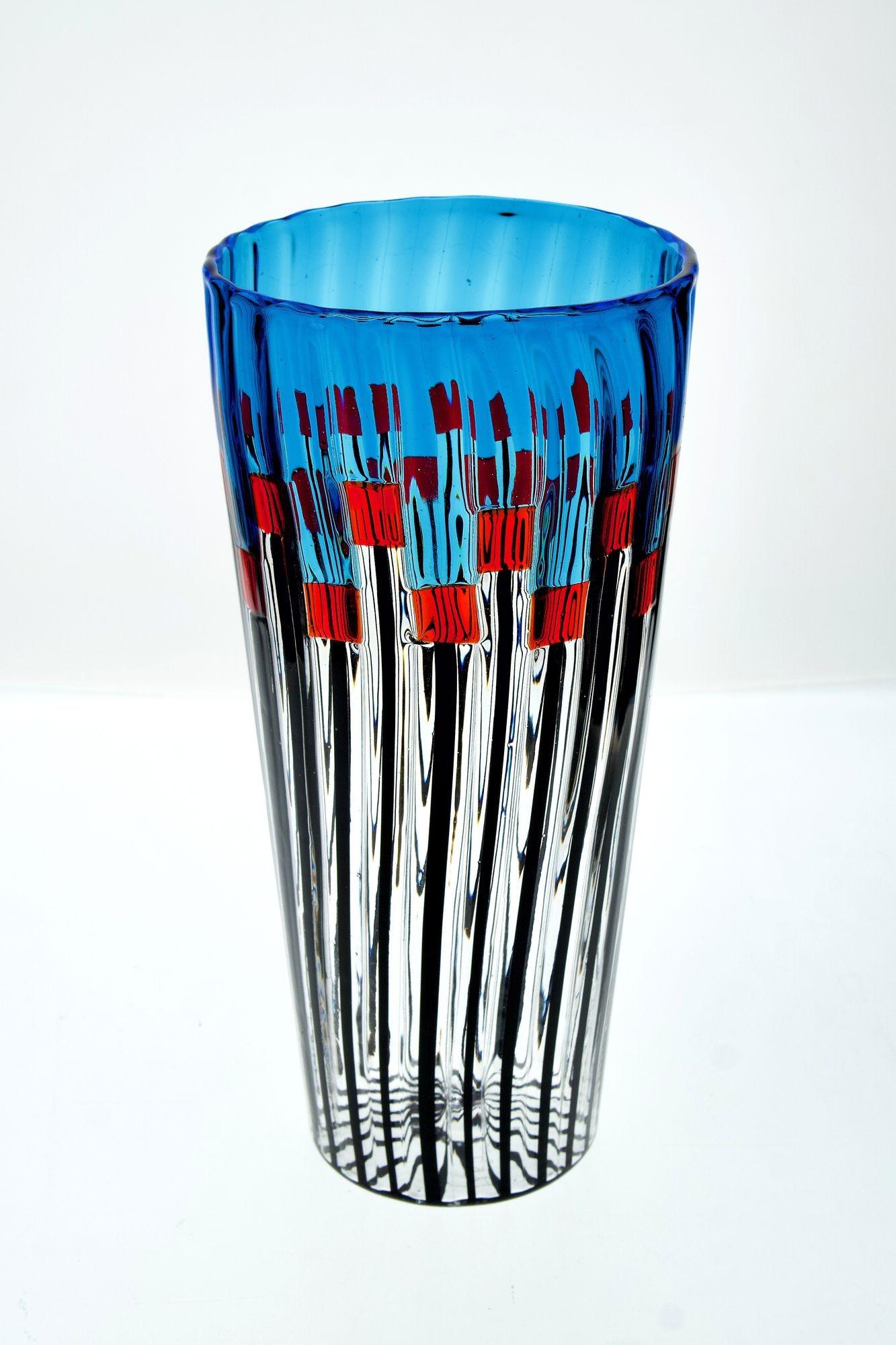 Contemporary Murano glass vase, Model: Mille Papaveri Rossi For Sale 1