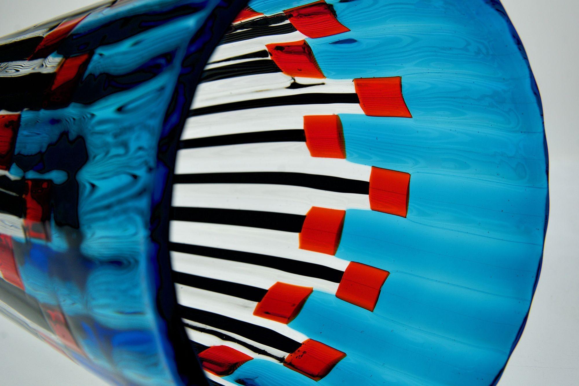 Contemporary Murano glass vase, Model: Mille Papaveri Rossi For Sale 4