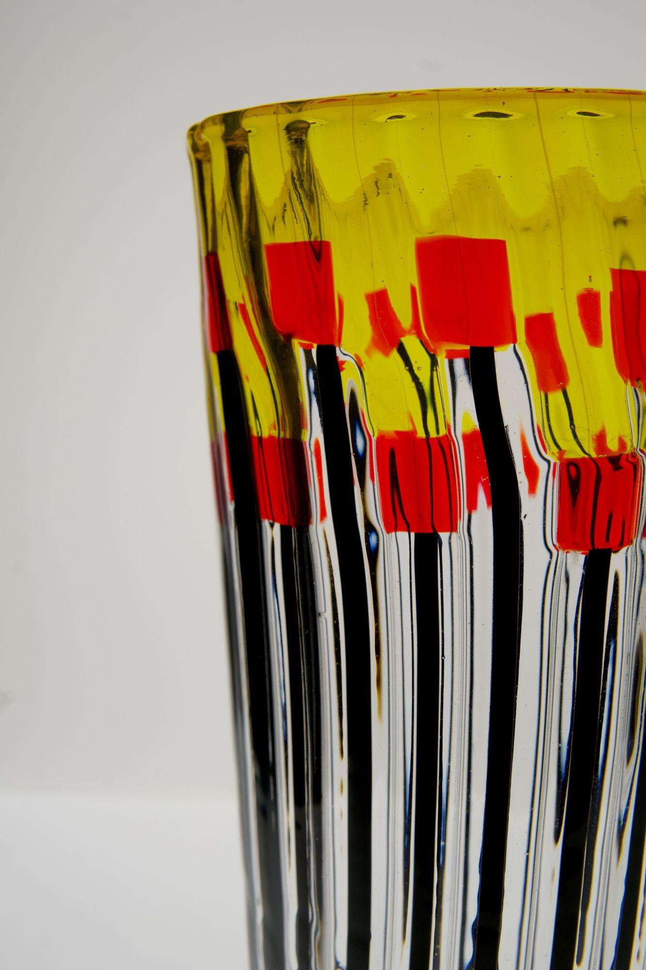 Vase contemporain en verre de Murano, modèle : Champ de coquelicots au lever du soleil. Signé en vente 11