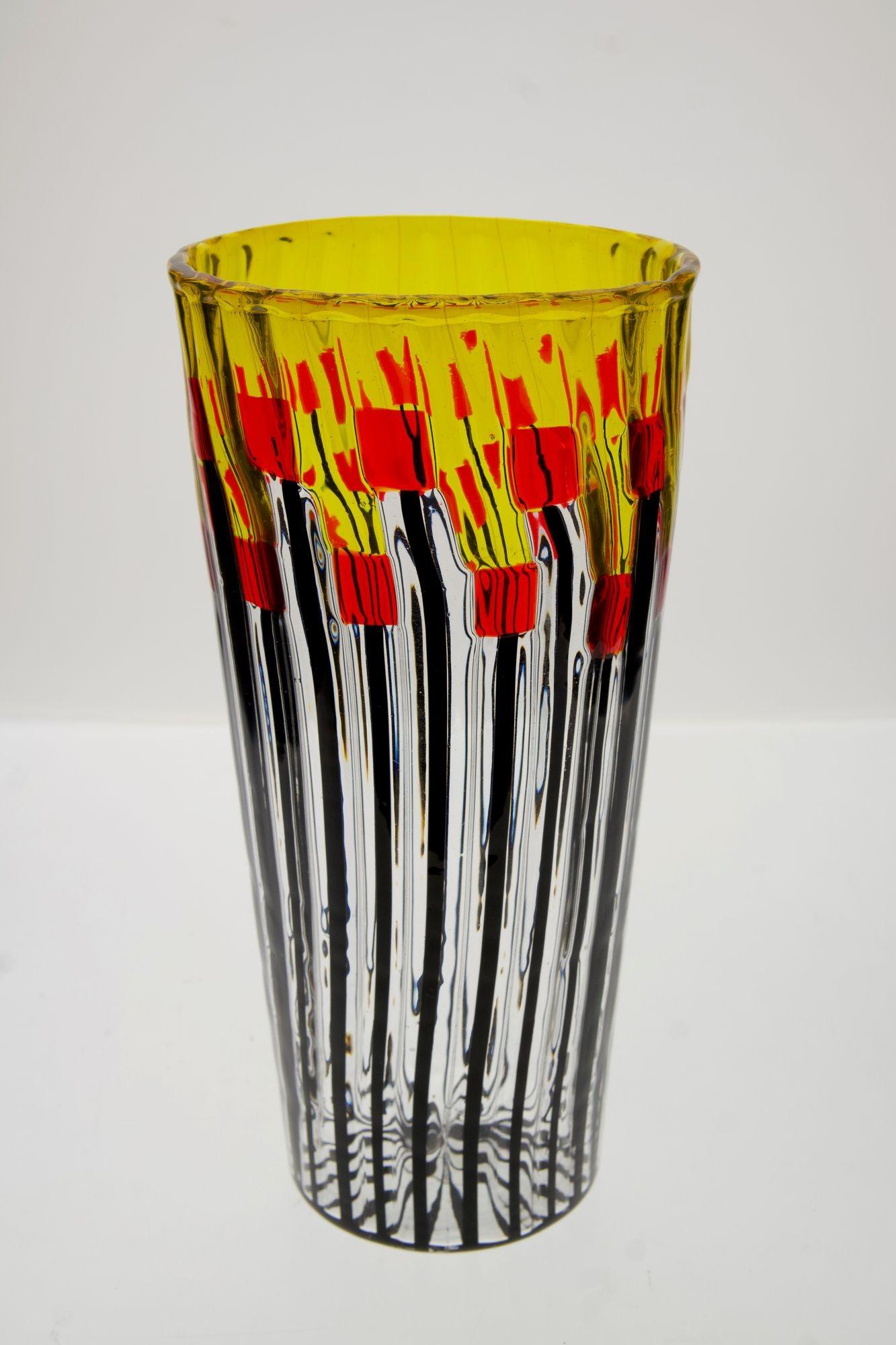 Verre de Murano Vase contemporain en verre de Murano, modèle : Champ de coquelicots au lever du soleil. Signé en vente