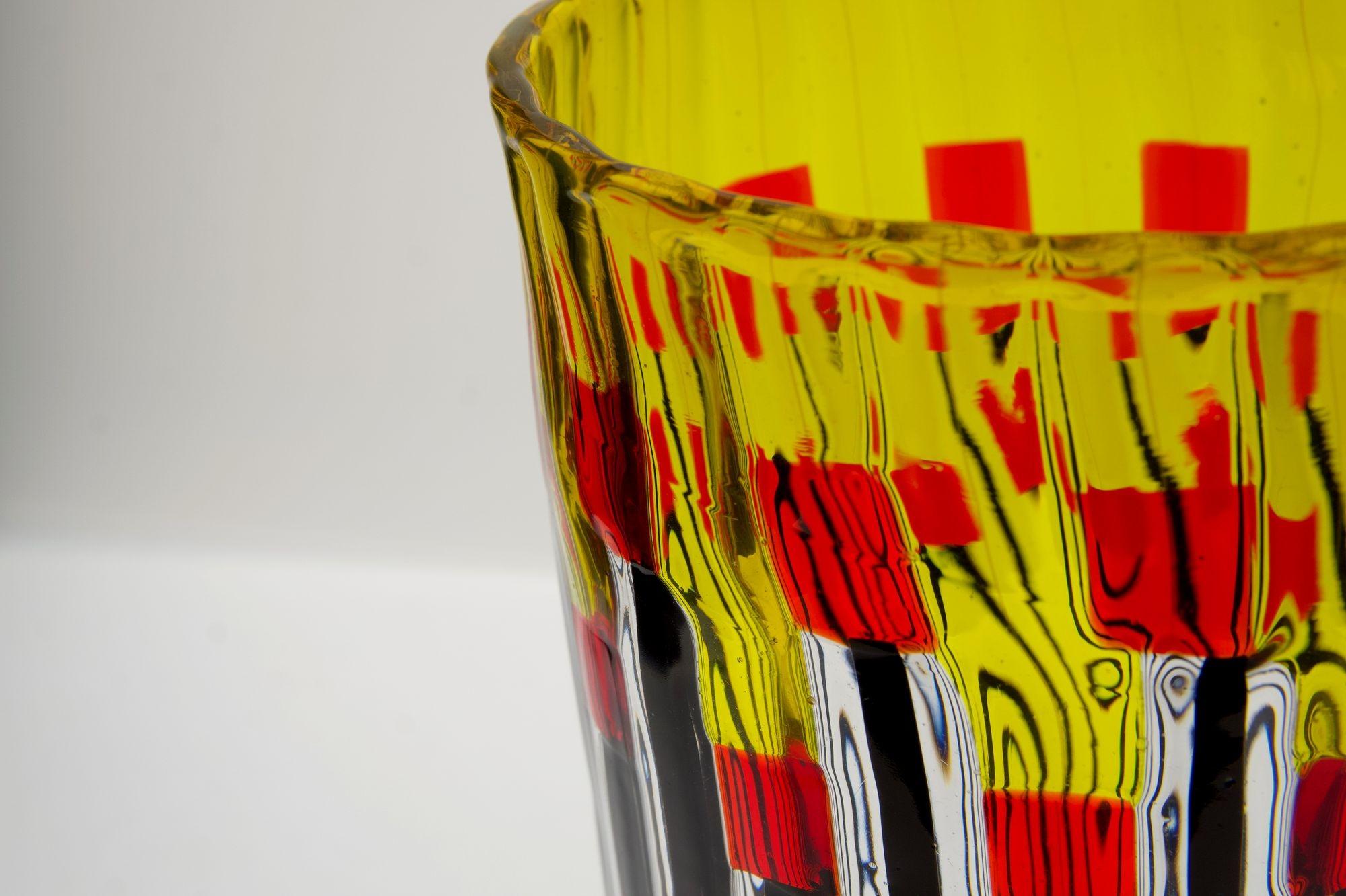 Vase contemporain en verre de Murano, modèle : Champ de coquelicots au lever du soleil. Signé en vente 1