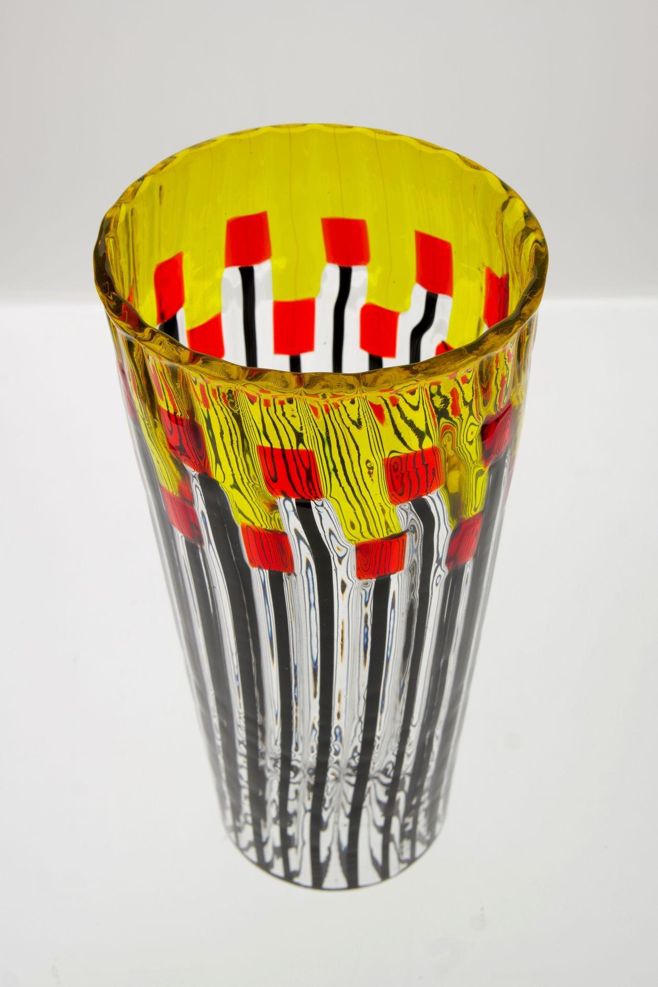 Vase contemporain en verre de Murano, modèle : Champ de coquelicots au lever du soleil. Signé en vente 2