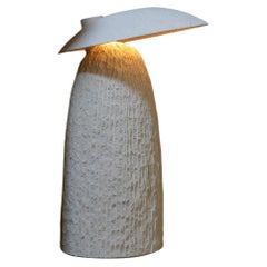Lampe de table contemporaine en pierre beige brute Mushroom par Frederic Saulou