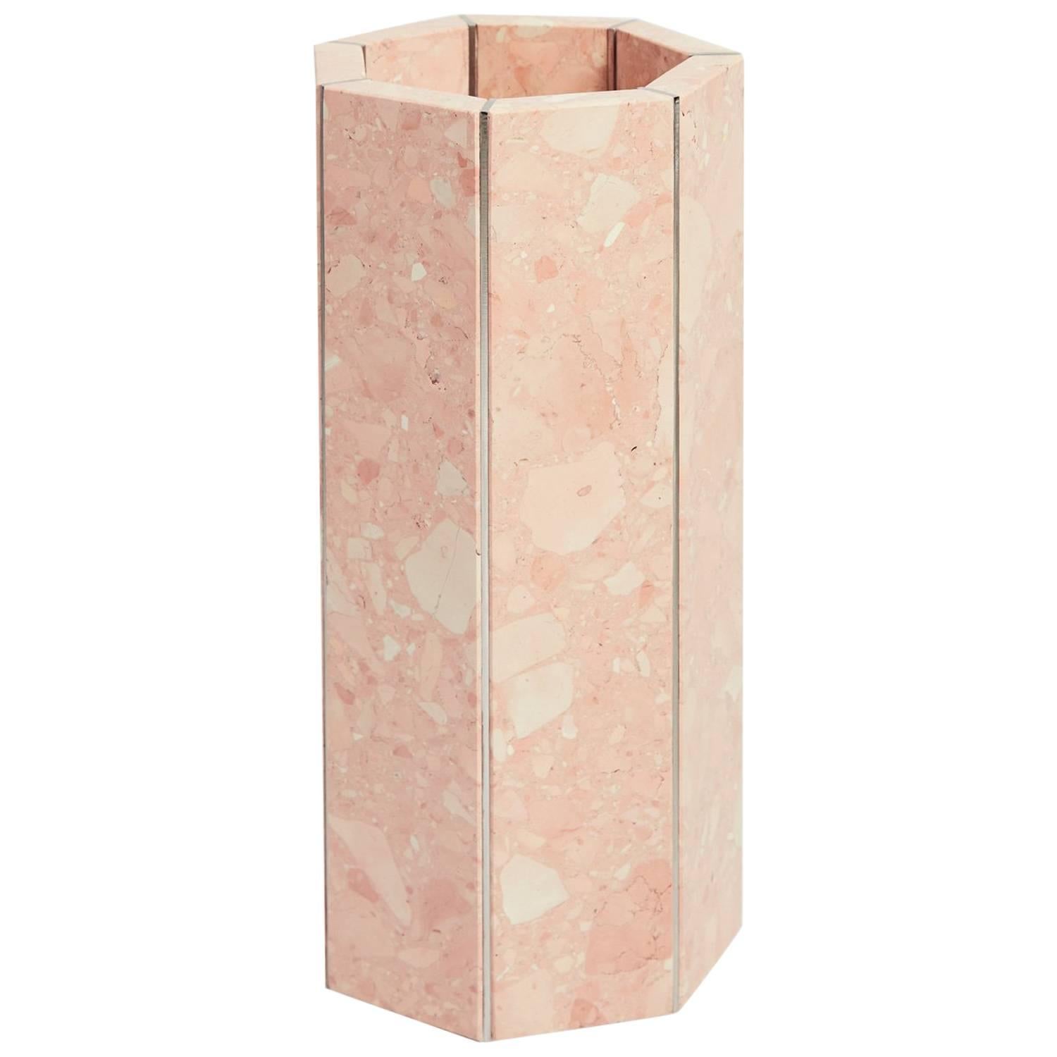 Jarrón Heptágono Contemporáneo Narciso en Terrazo Rosa Perlino
