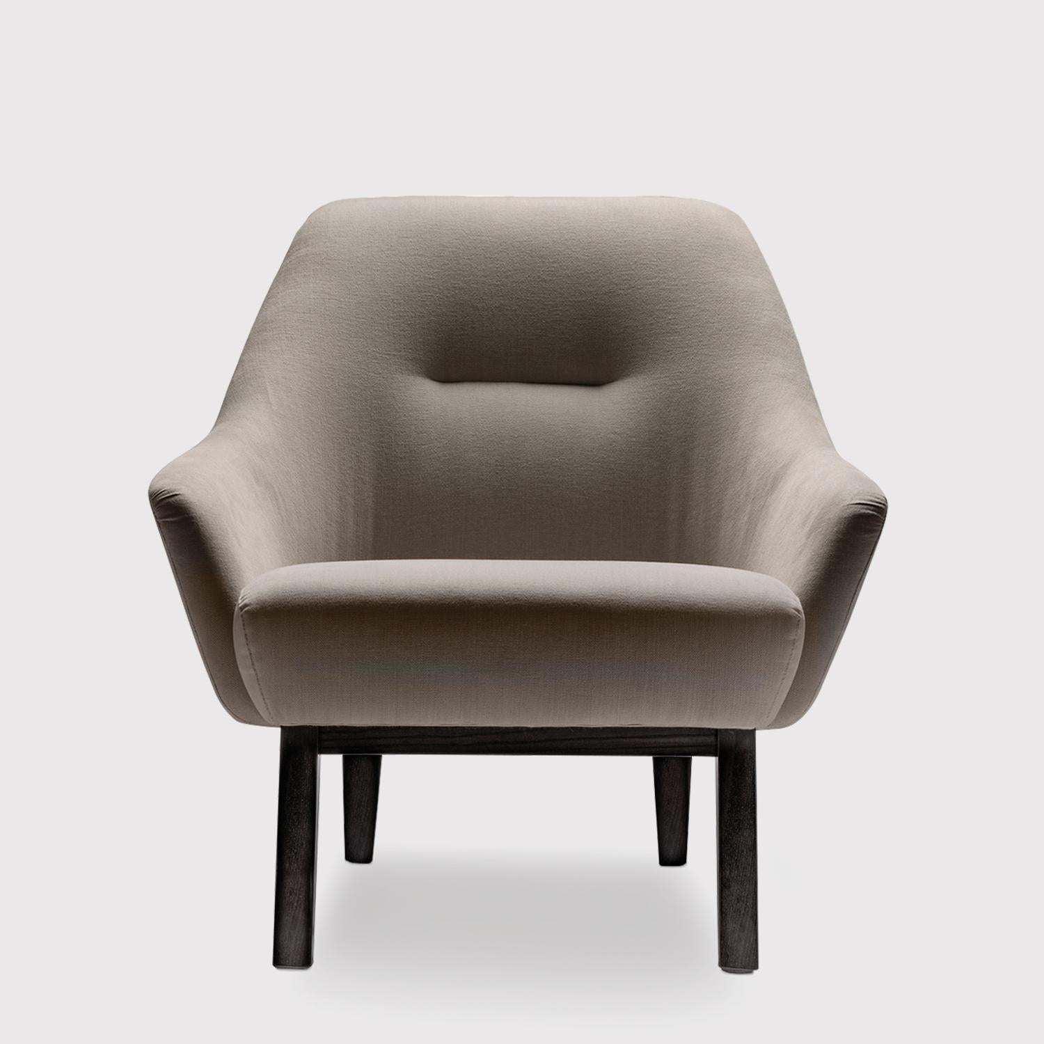The outline and form of the Nate armchair is effortlessly sensual and refined. The inclined high back provides great comfort and supporter, the armchair strikes an understated and elegant pose.

Finishes timber: Natural oak, chalk oak, Mocca oak,