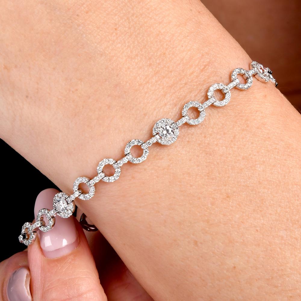 Contemporary Natural 3,36 Karat Diamanten 18K Round Link Tennisarmband (Rundschliff) im Angebot