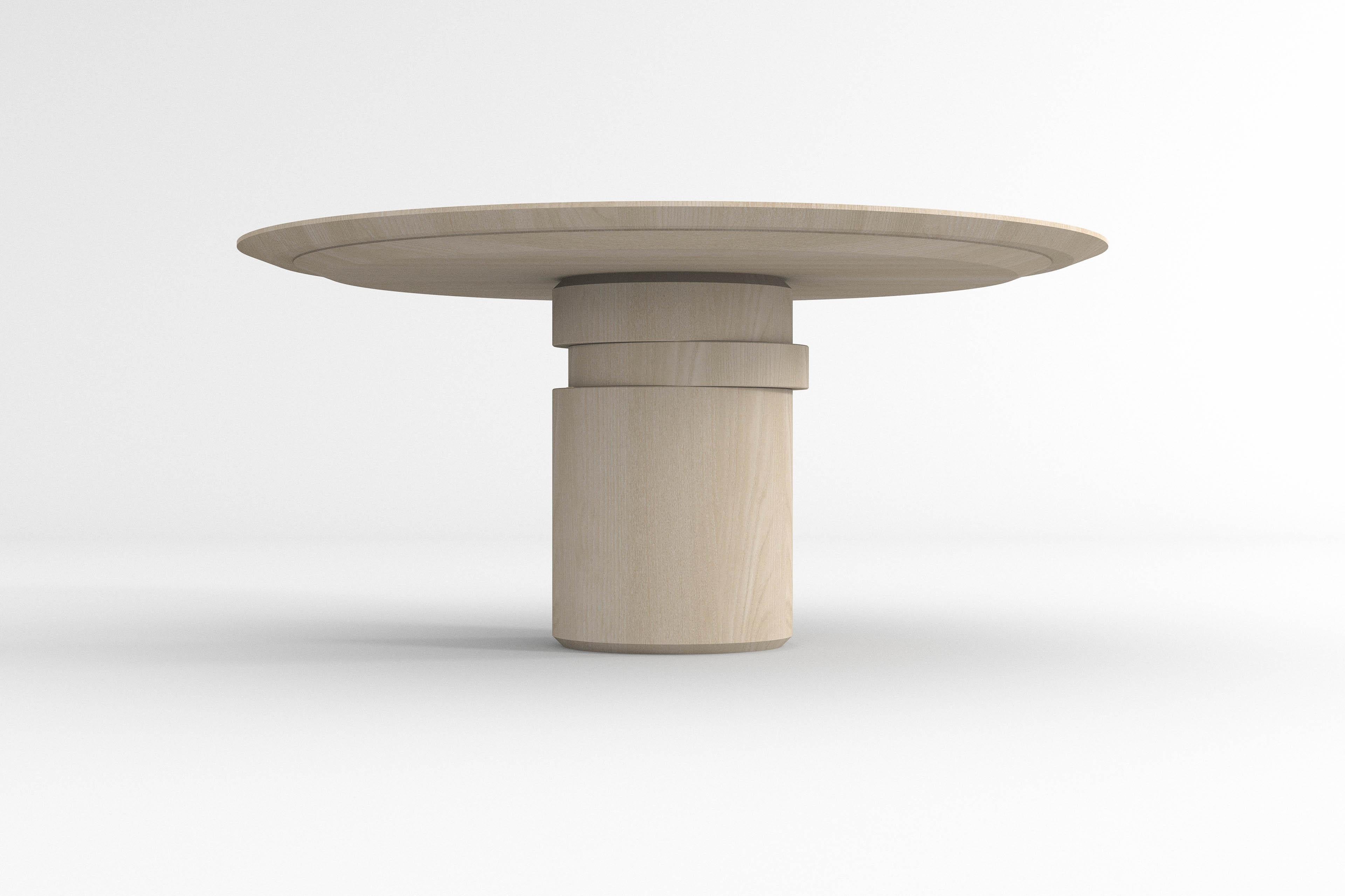 Chanfreiné Table de salle à manger ronde contemporaine, bois de frêne naturel, disque mobile, design belge en vente