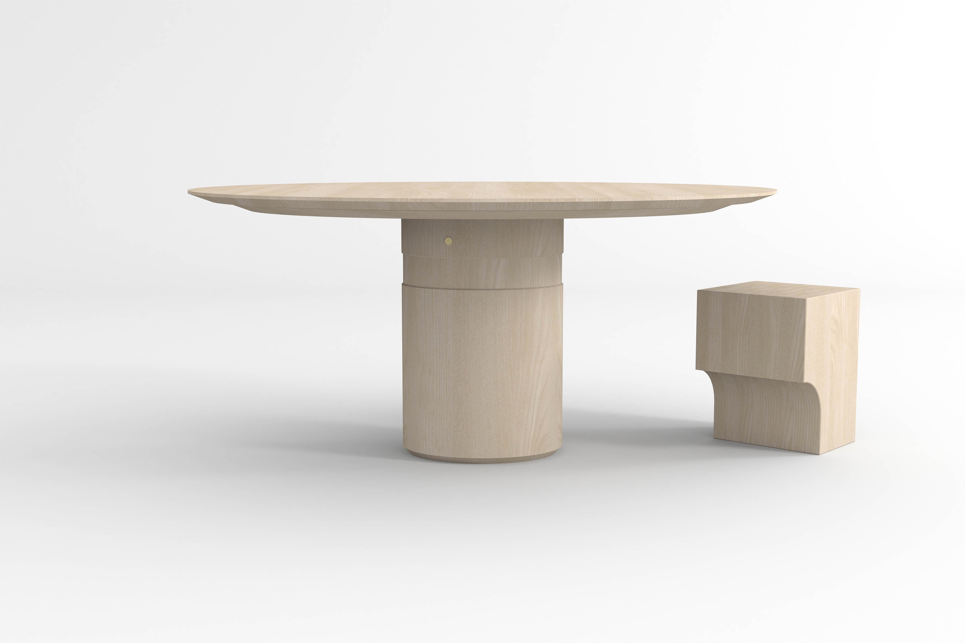 Modern Contemporary round dining table, natural ash wood, central leg, Belgian design For Sale