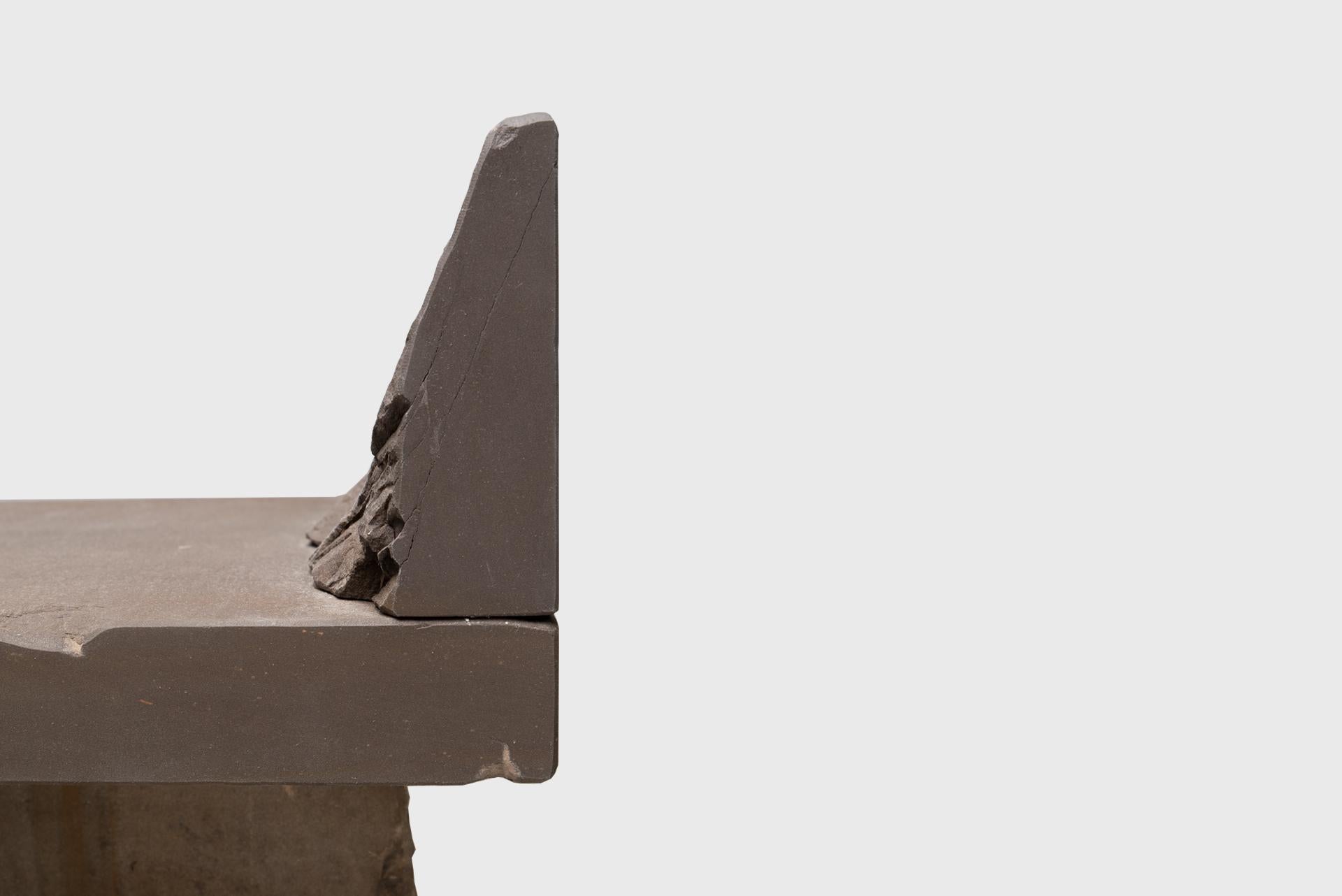 Zeitgenössischer natürlicher Stuhl 14, Grauwacke, gebrochener grauer Stein, Carsten in der Elst (Deutsch) im Angebot