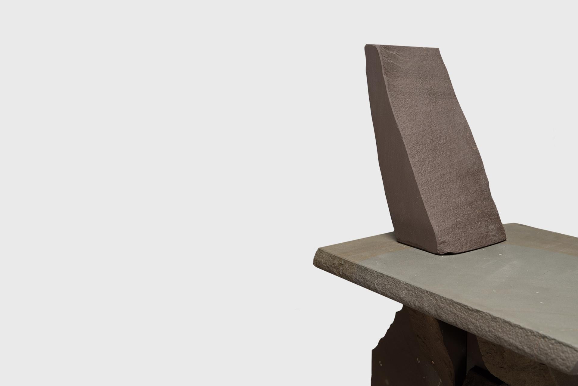 Zeitgenössischer natürlicher Stuhl 18, Grauwacke, gebrochener grauer Stein, Carsten in der Elst (21. Jahrhundert und zeitgenössisch) im Angebot