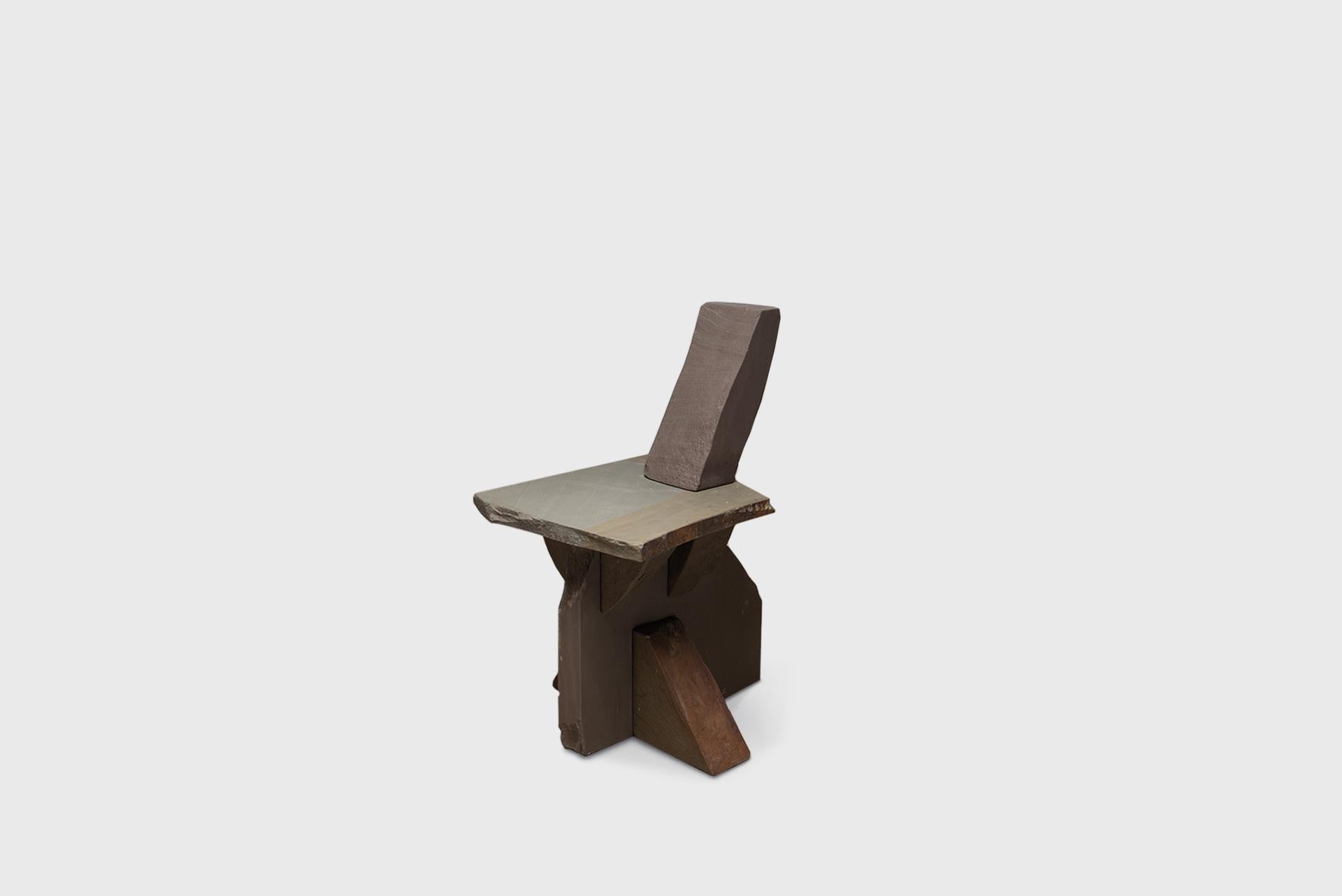 Zeitgenössischer natürlicher Stuhl 18, Grauwacke, gebrochener grauer Stein, Carsten in der Elst im Angebot 2