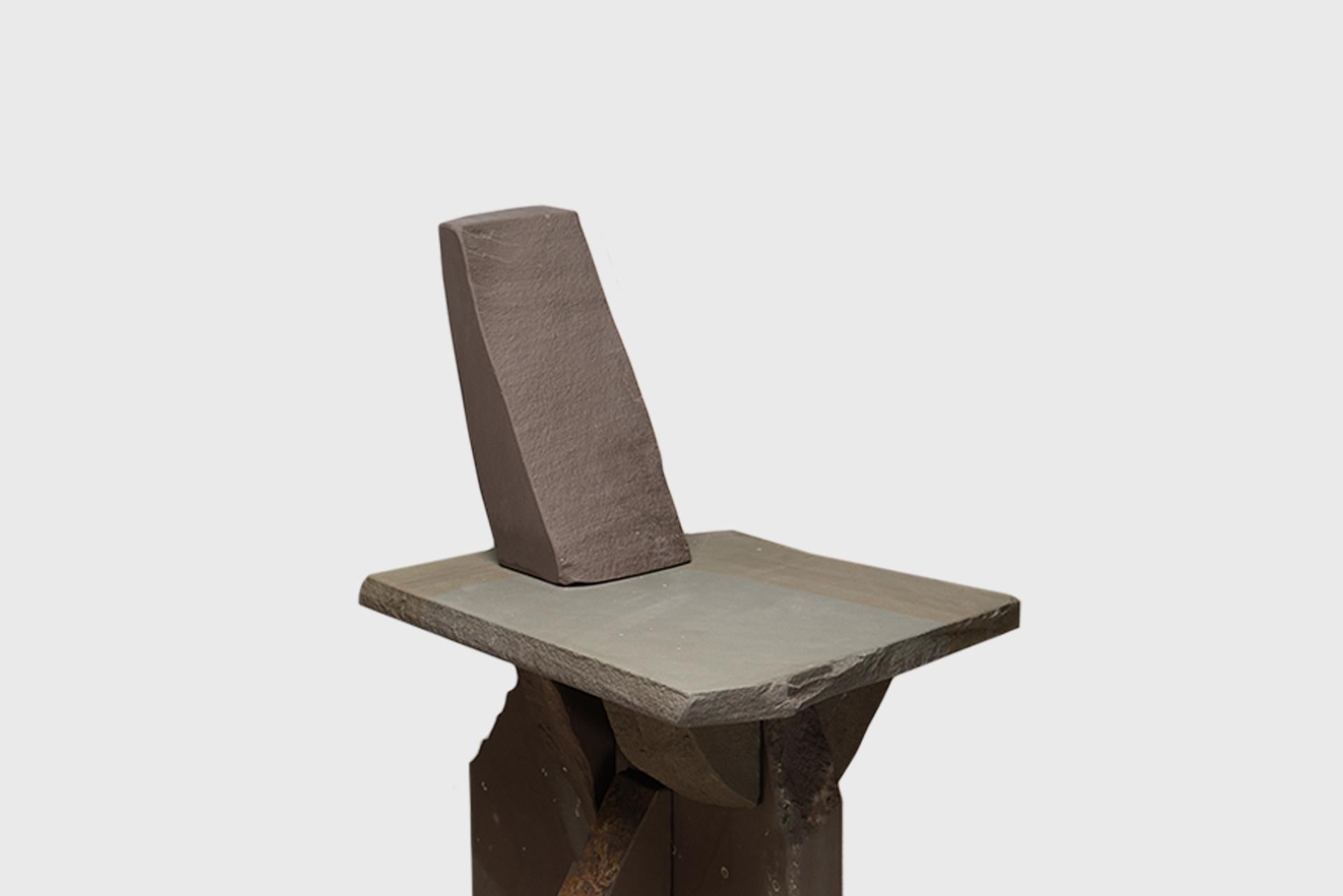 Zeitgenössischer natürlicher Stuhl 18, Grauwacke, gebrochener grauer Stein, Carsten in der Elst im Angebot 3