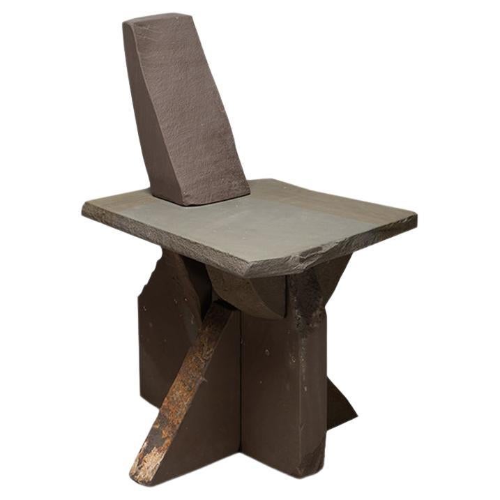 Zeitgenössischer natürlicher Stuhl 18, Grauwacke, gebrochener grauer Stein, Carsten in der Elst im Angebot