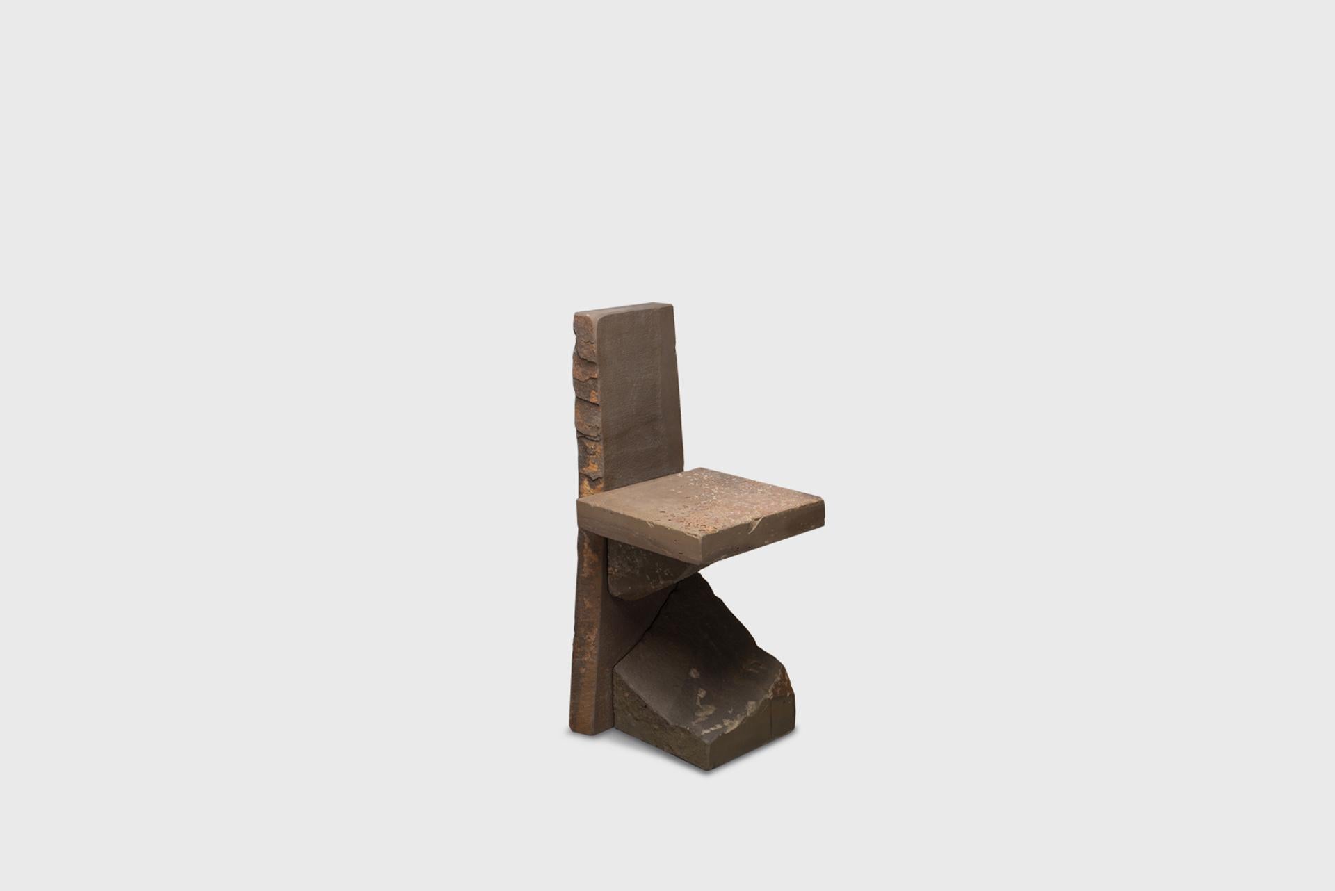 Zeitgenössischer natürlicher Stuhl 21, Grauwacke, gebrochener grauer Stein, Carsten in der Elst im Angebot 5