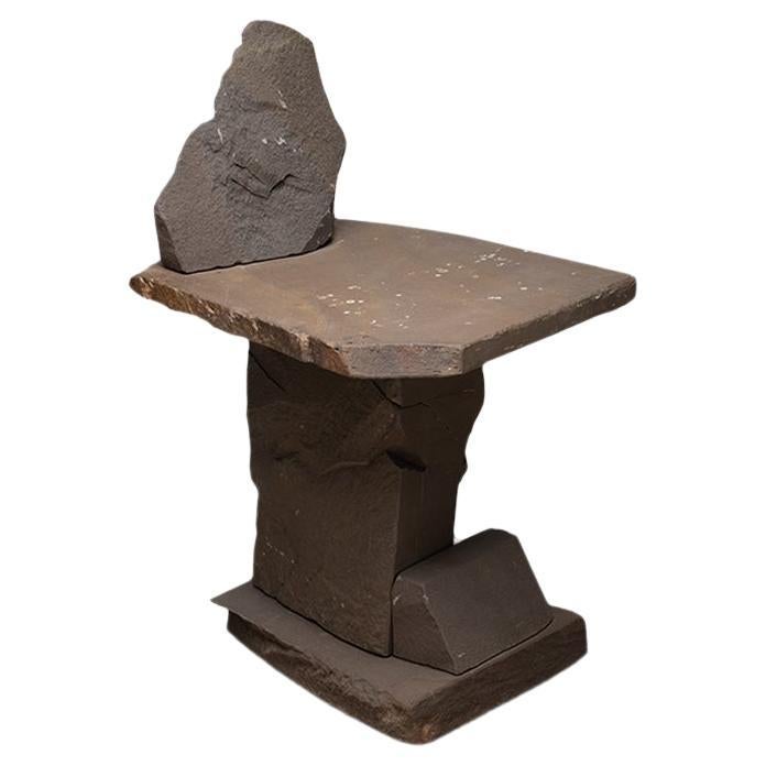 Zeitgenössischer natürlicher Stuhl 22, Grauwacke, gebrochener grauer Stein, Carsten in der Elst im Angebot