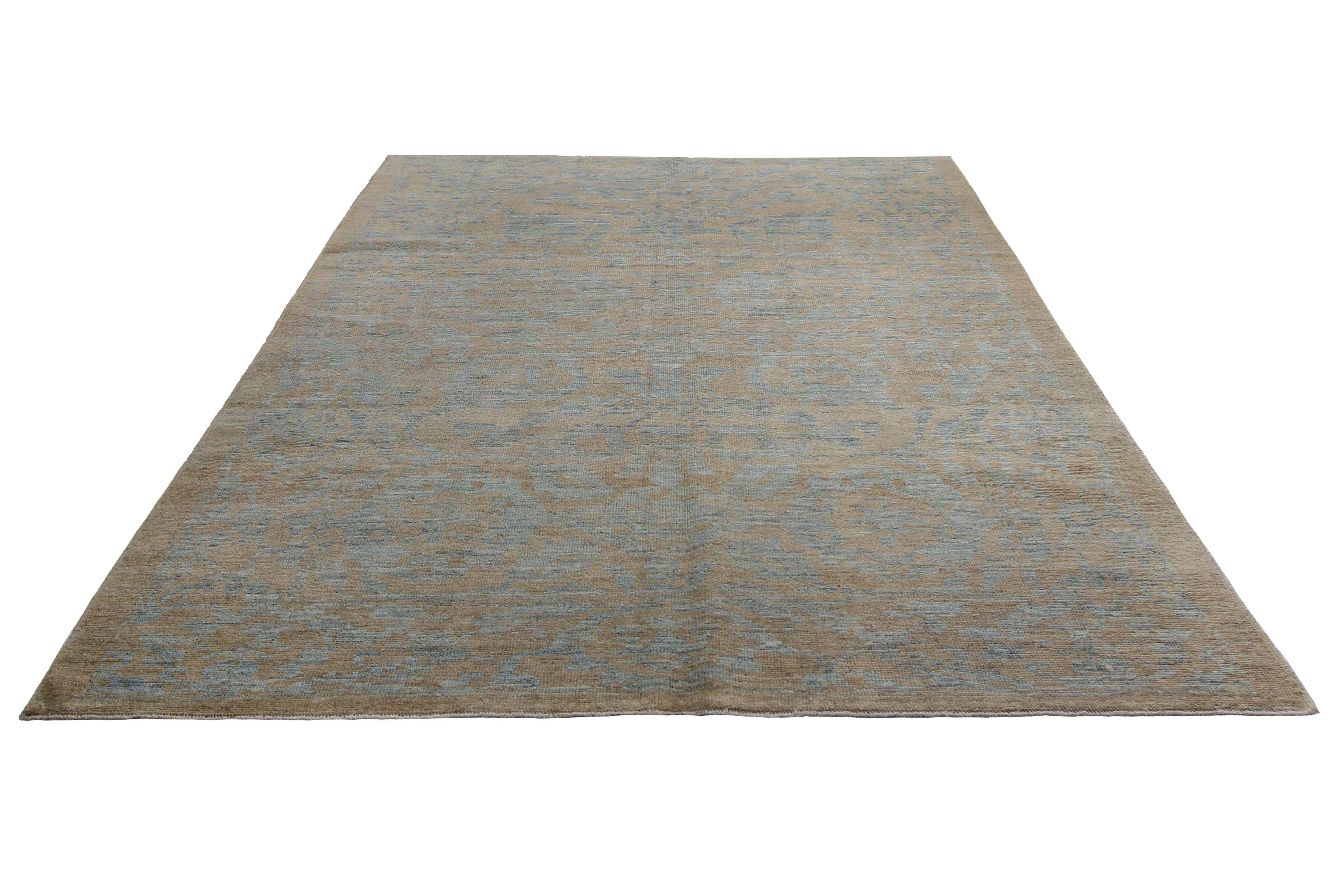 Contemporary Natural Turkish Sultanabad Rug In New Condition For Sale In Dallas, TX