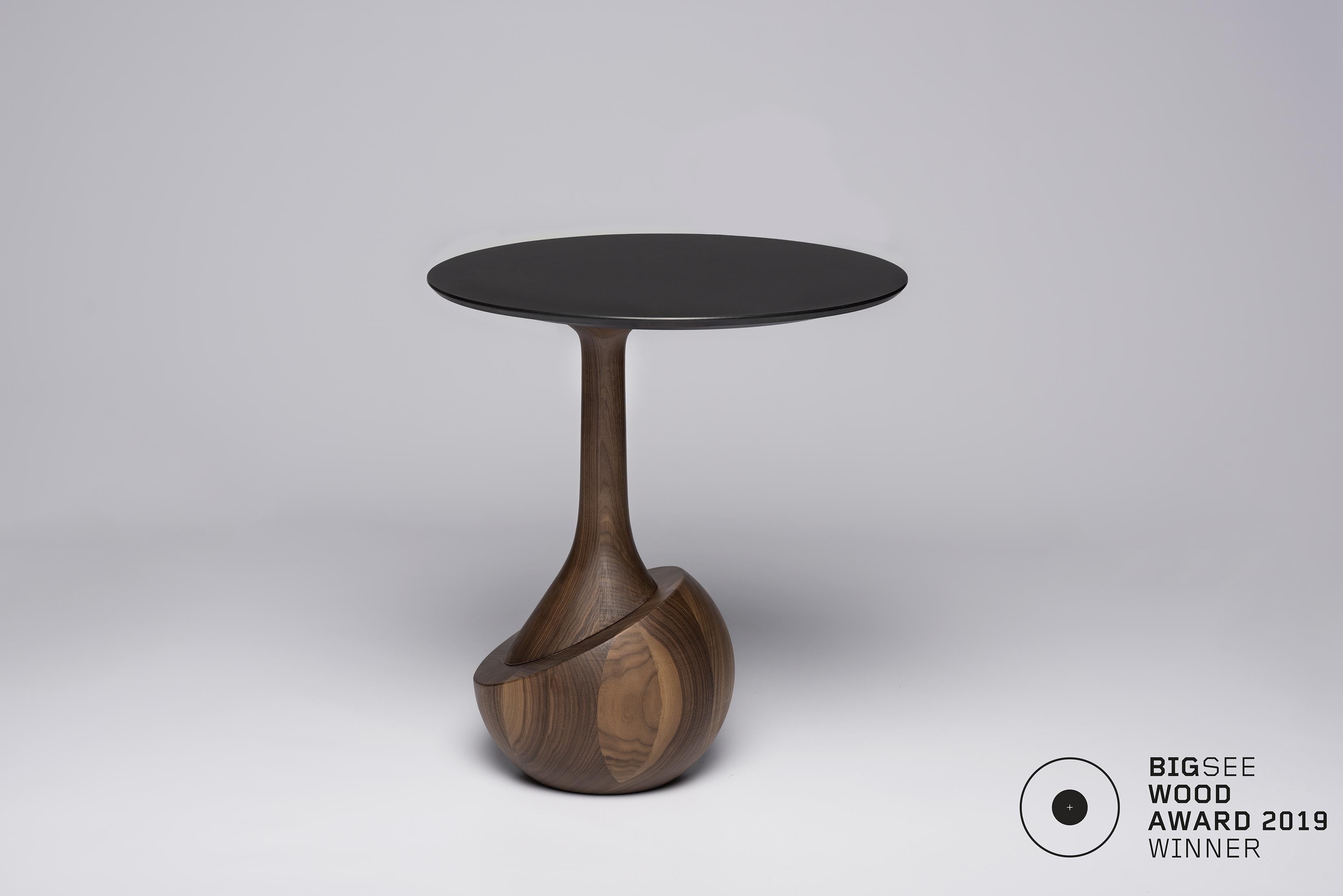Moderne Table d'appoint contemporaine en bois naturel, table d'appoint, noyer Canaletto, fabriquée à la main, fabriquée en Italie en vente