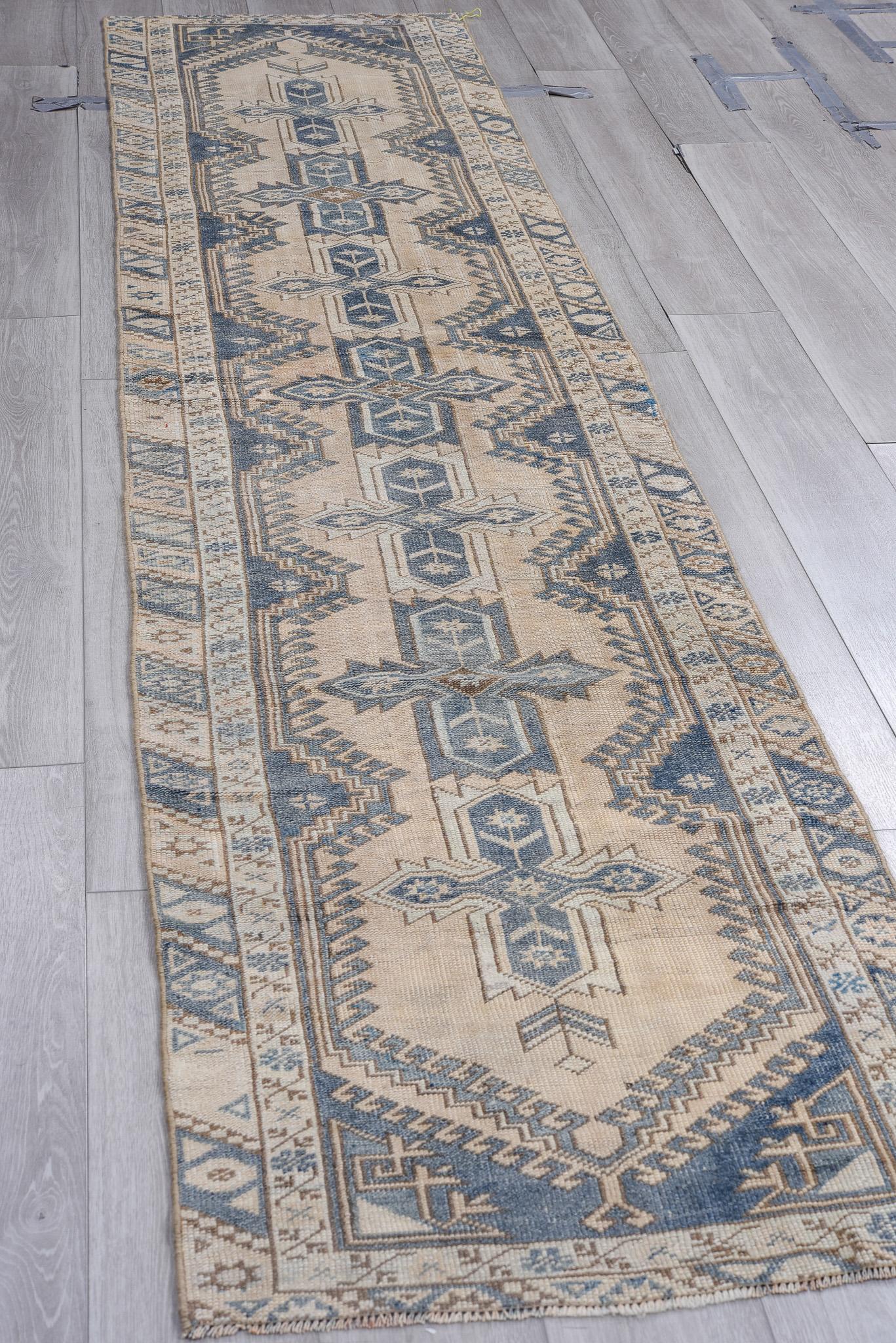 Traves de Mesa Vintage Contemporáneo Azul Marino y Topo Oushak en venta