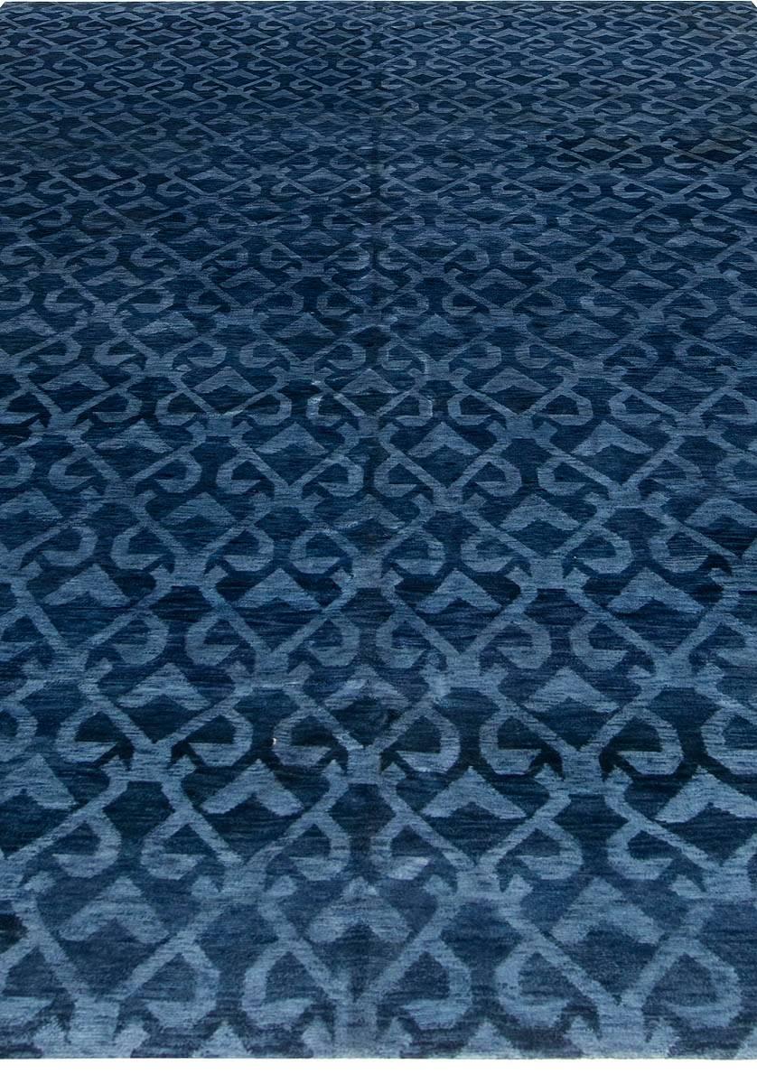 Moderno Tappeto contemporaneo Pashmina blu navy realizzato a mano da Doris Leslie Blau in vendita