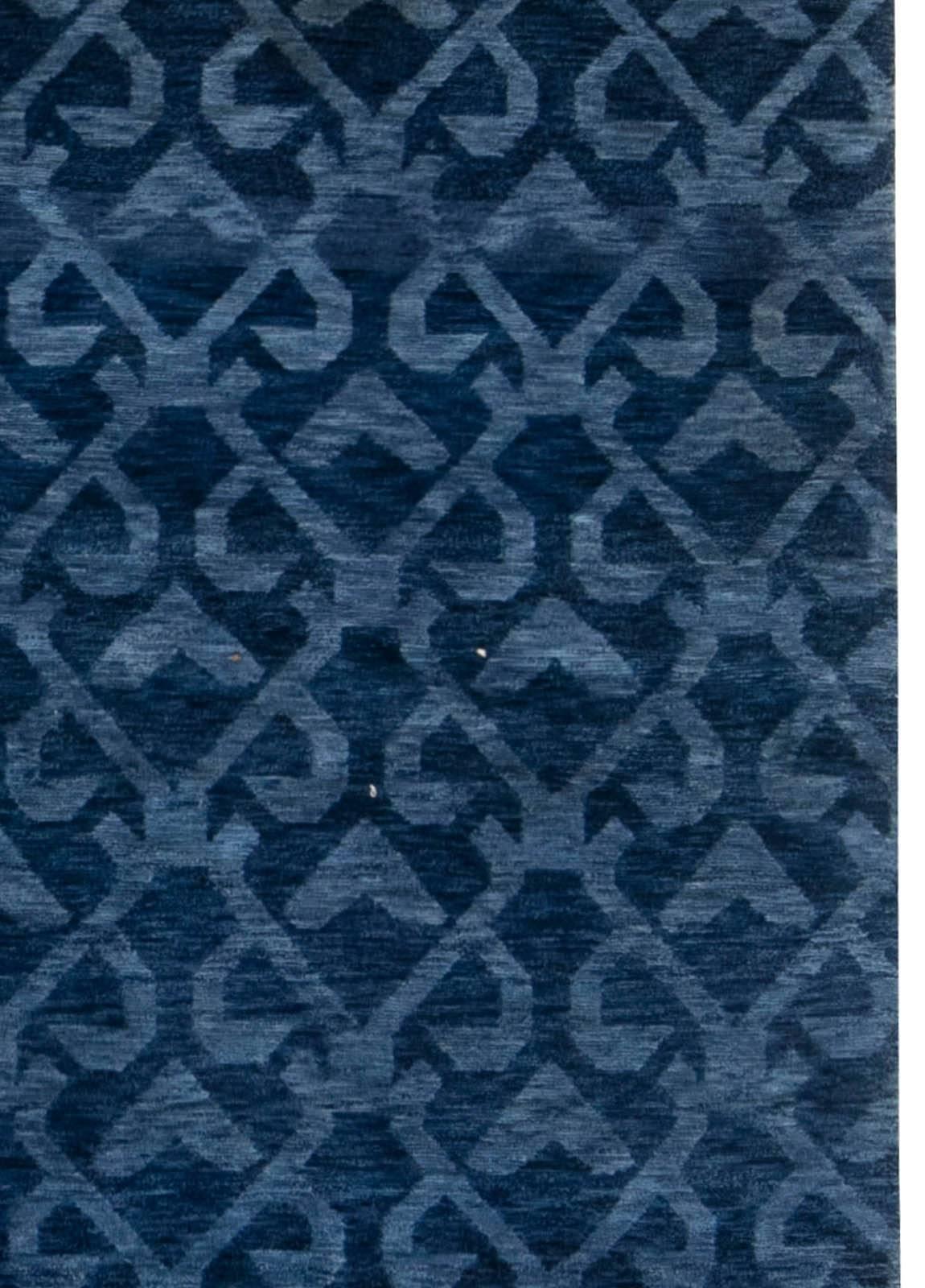 XXI secolo e contemporaneo Tappeto contemporaneo Pashmina blu navy realizzato a mano da Doris Leslie Blau in vendita
