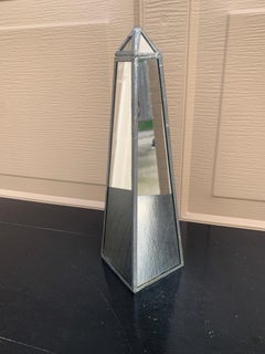 Zeitgenössischer neoklassischer verspiegelter Obelisk