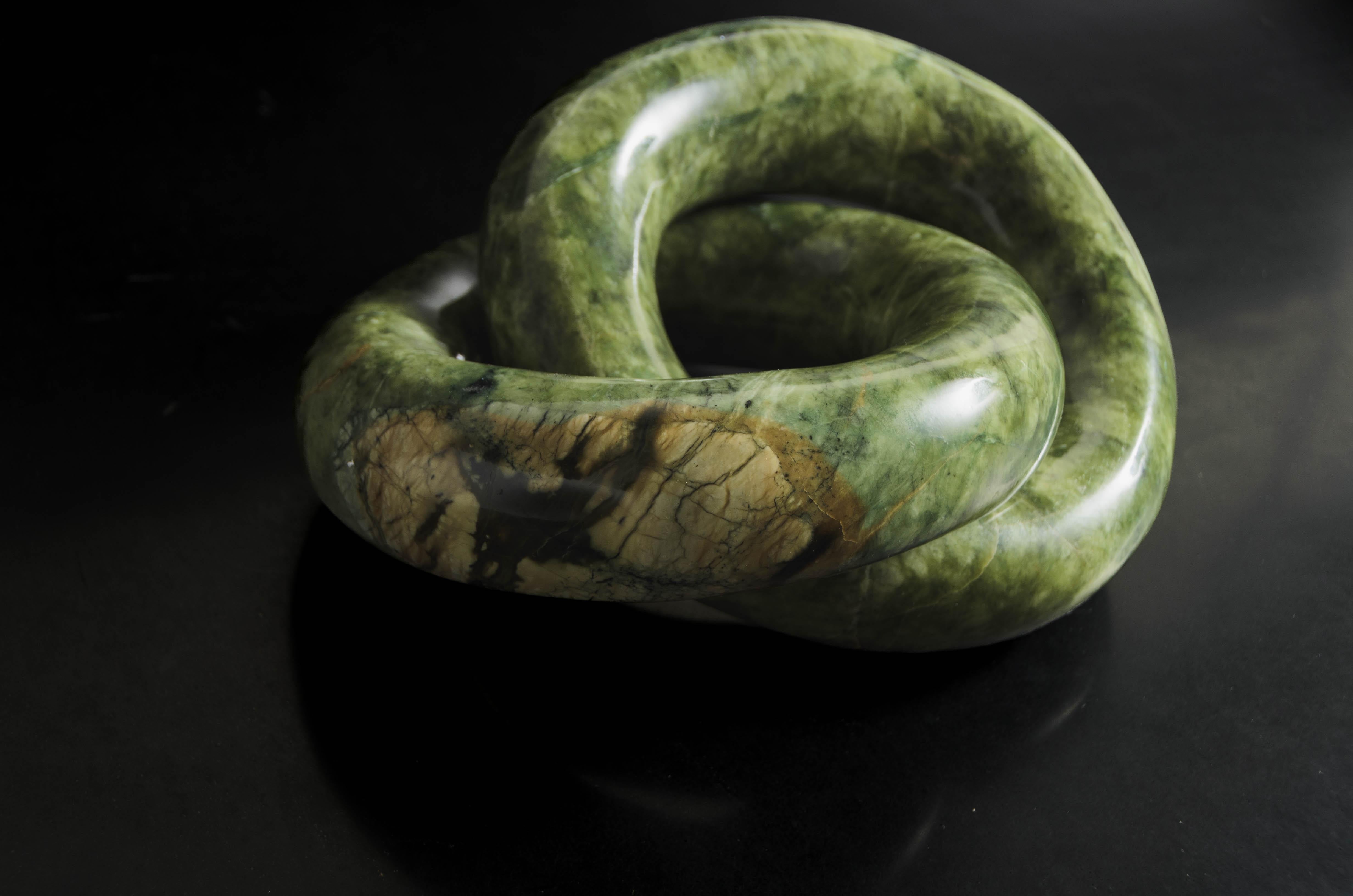 Minimaliste Contemporary Nephrite Jade Double Ring Link Sculpture III by Robert Kuo en vente