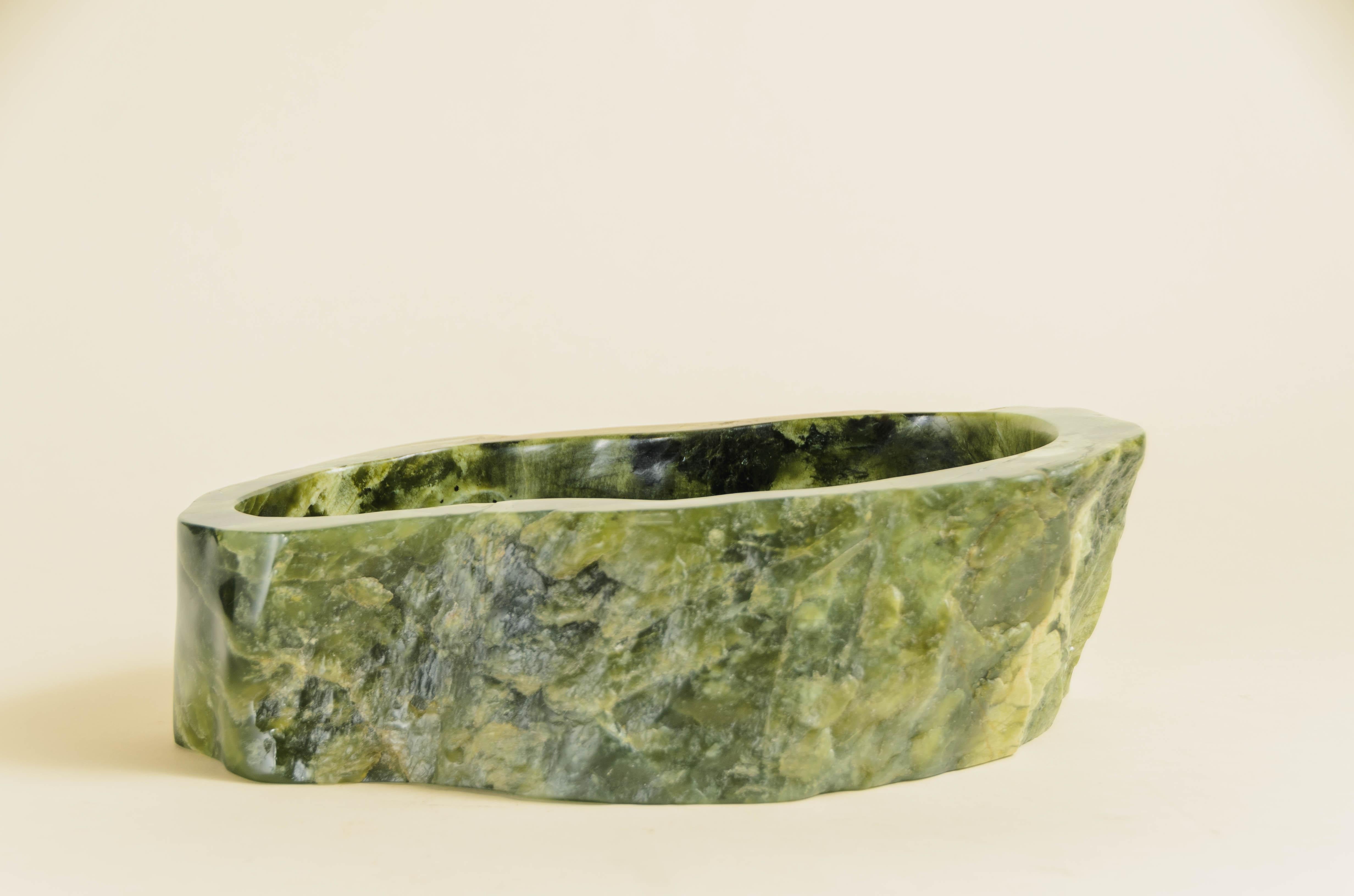 Minimaliste Cache-pot oblongue contemporain en jade néphrite de Robert Kuo, édition limitée en vente