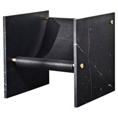 Contemporary Nero Marquina Marble & Pebble Leather & Brass, Seduta scultorea