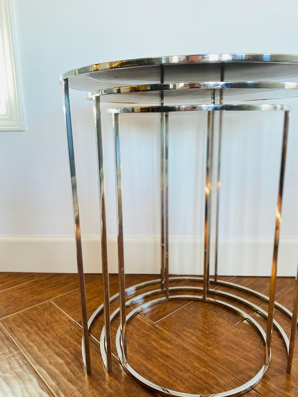 Contemporary Nesting Side Tables In Good Condition For Sale In San Diego, CA