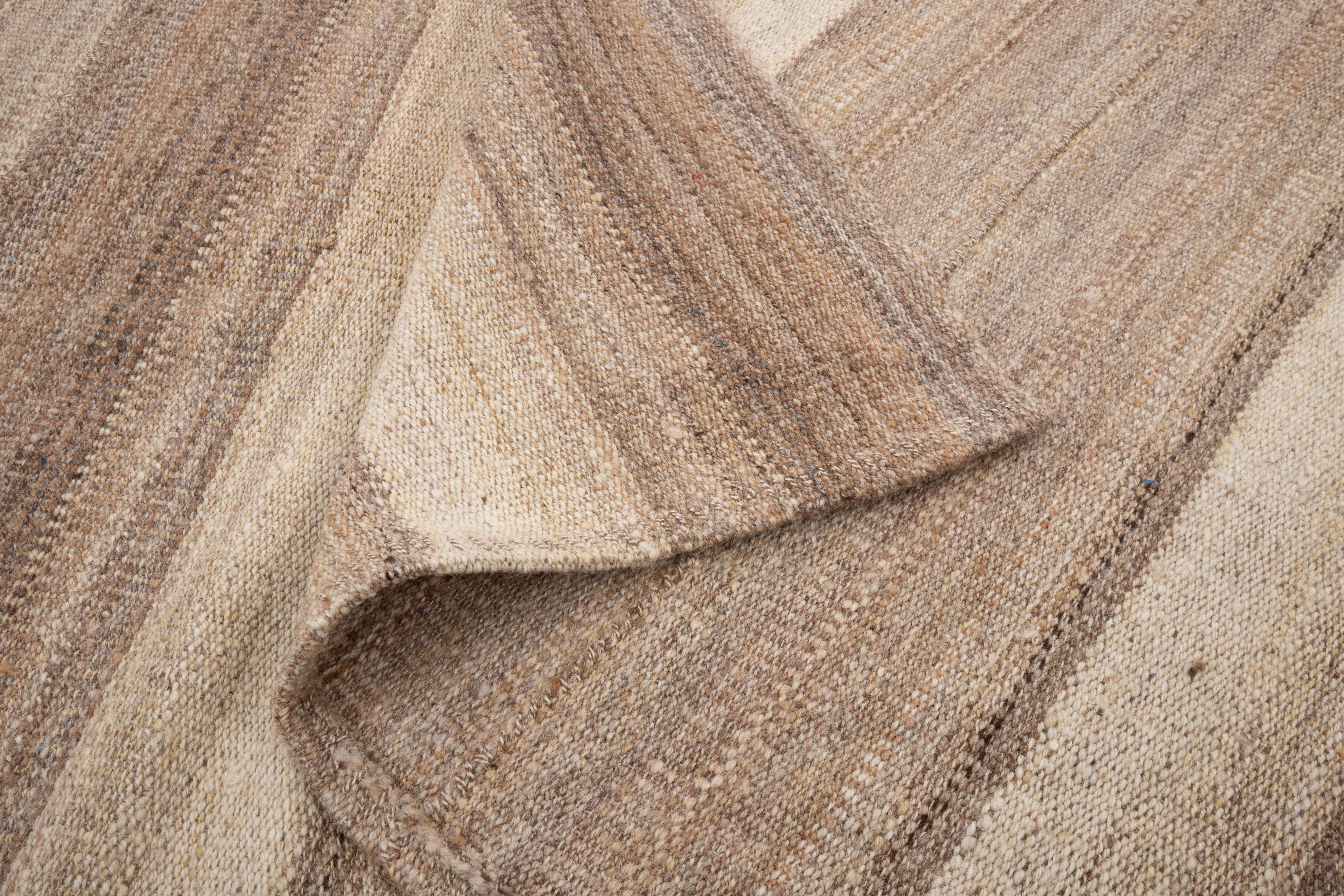 Kilim neutro contemporáneo de Anatolia en venta 6