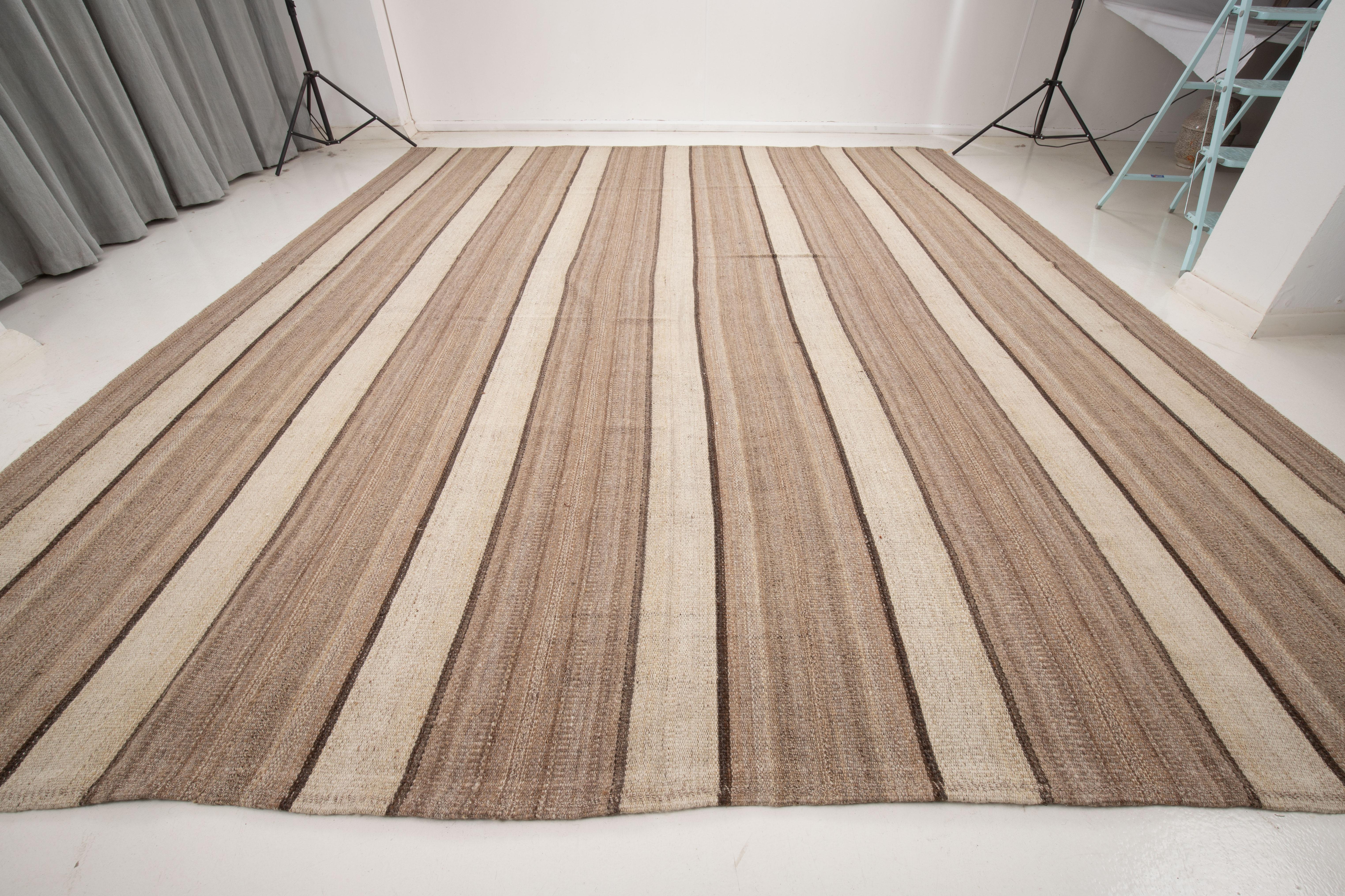 Tissé à la main Kilim d'Anatolie neutre contemporain en vente