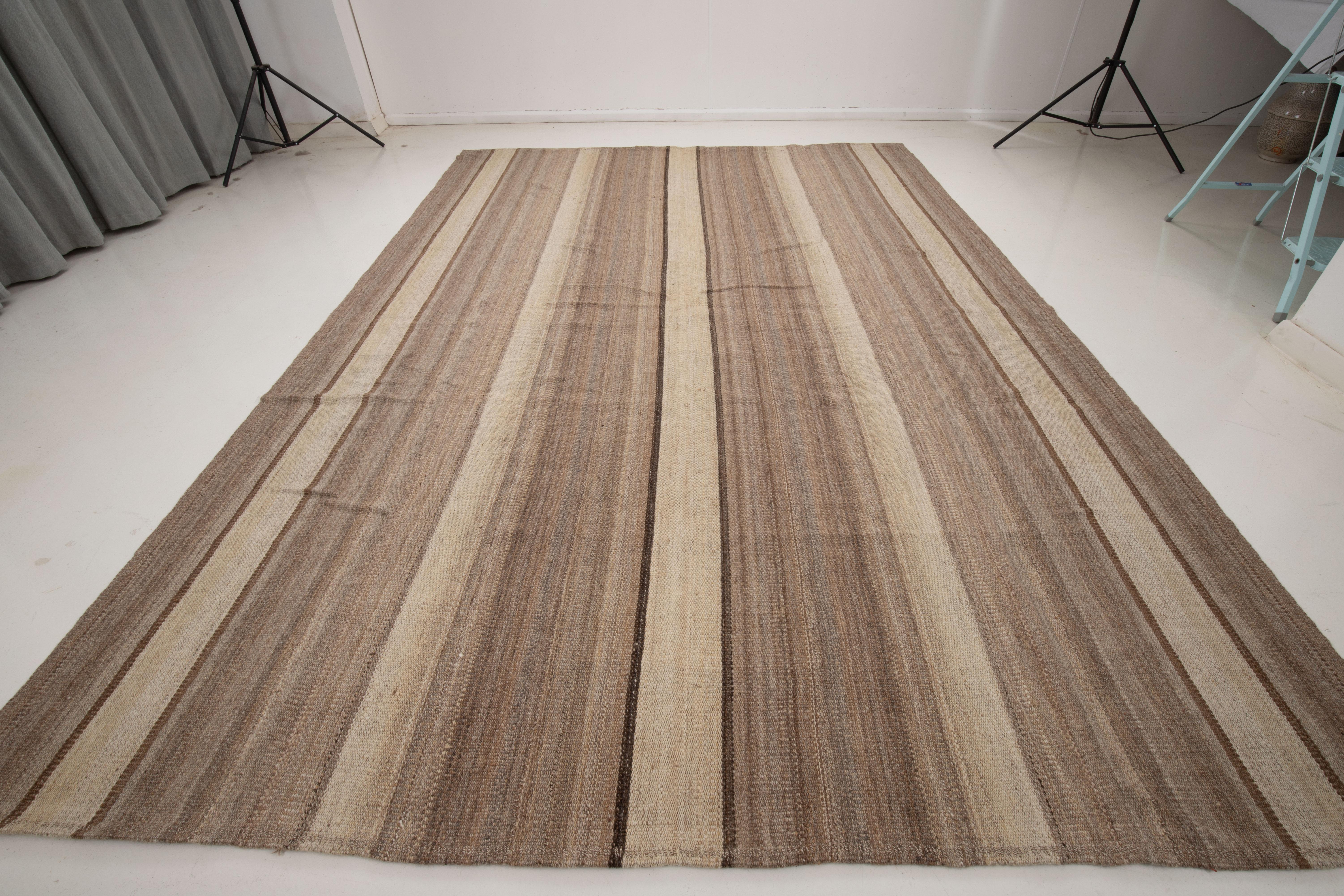 Contemporary Neutral Anatolian Kilim In Good Condition For Sale In Istanbul, TR
