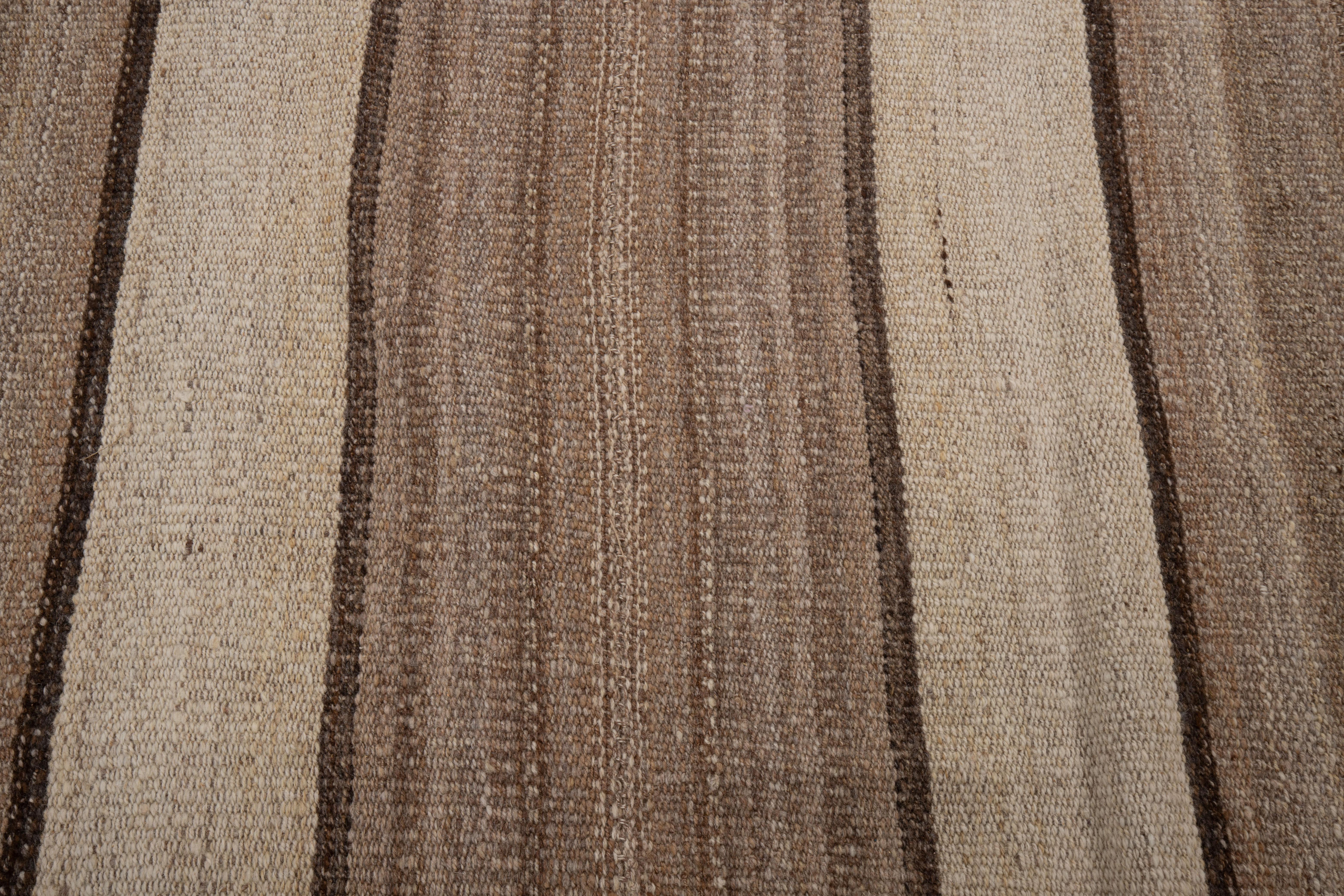 Kilim d'Anatolie neutre contemporain en vente 1