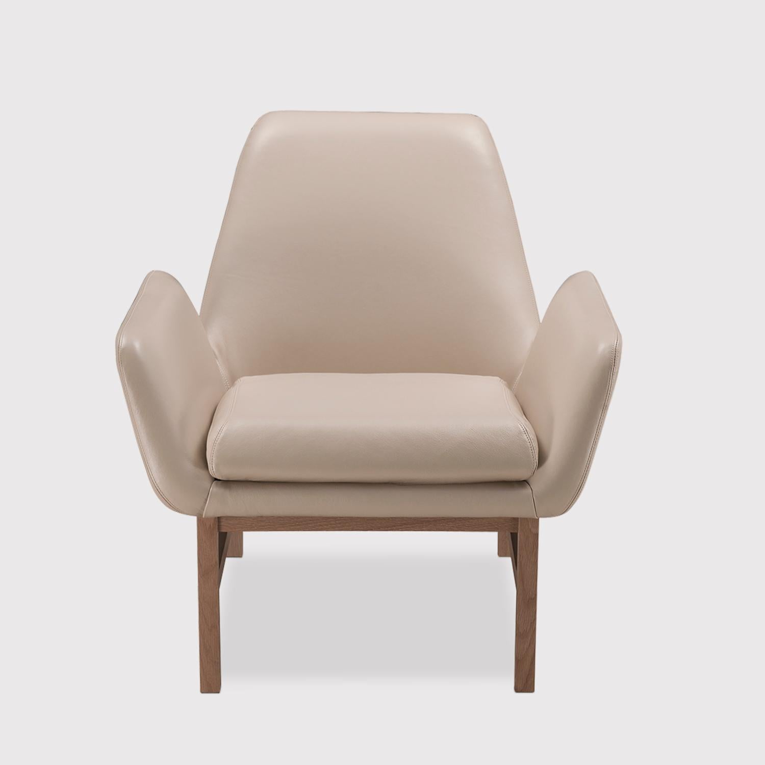 A solid timber base, rigorous in construction cradles an upholstered seat; the design reminiscent of Nordic aesthetic.

Finishes timber: Natural oak, chalk oak, mocca oak, carbon oak, natural ash, carbon ash, walnut.

Finishes leather: A