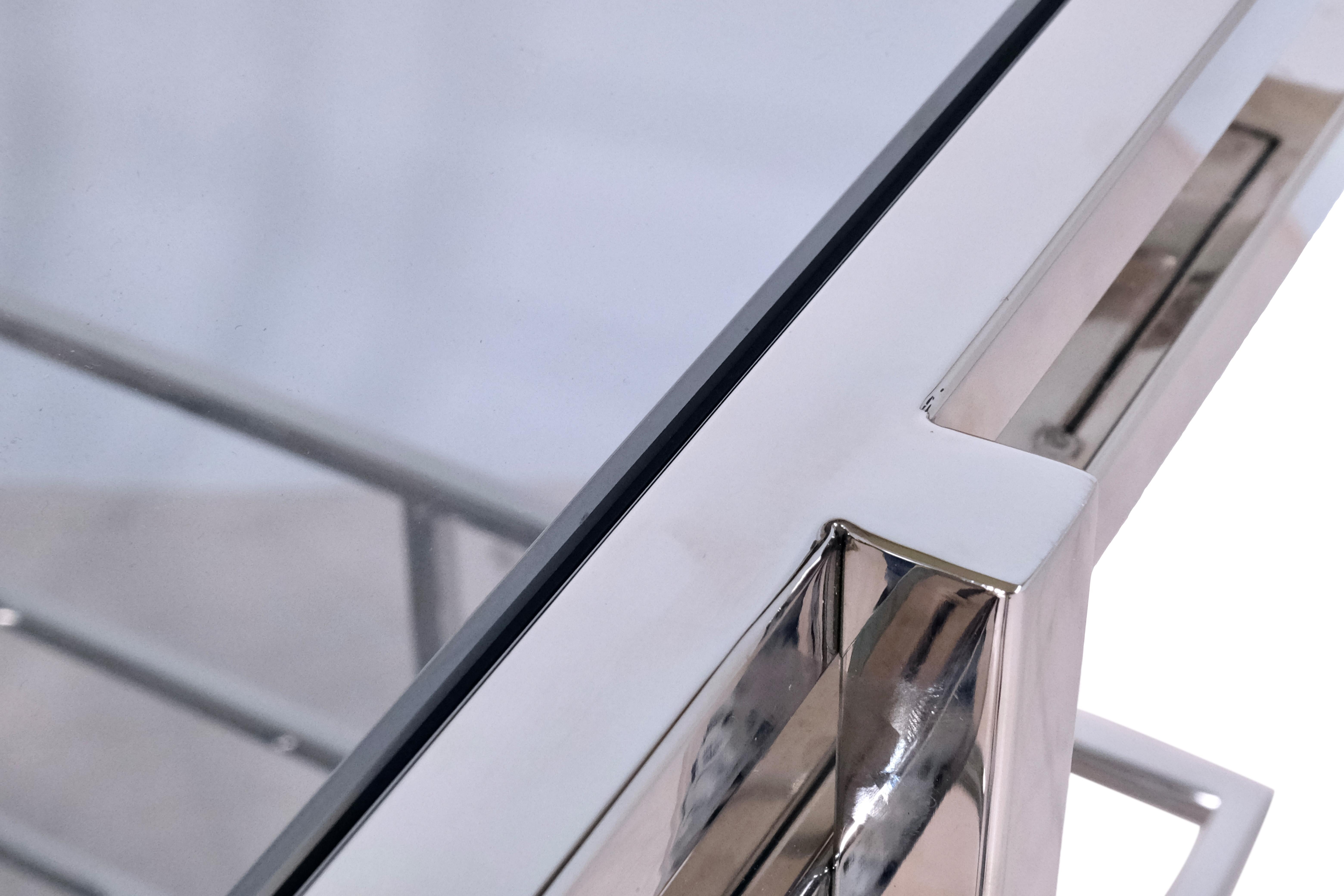 The Contemporary Barwagen aus vernickeltem Messing mit getöntem Glas im Stil des Art déco im Angebot 2