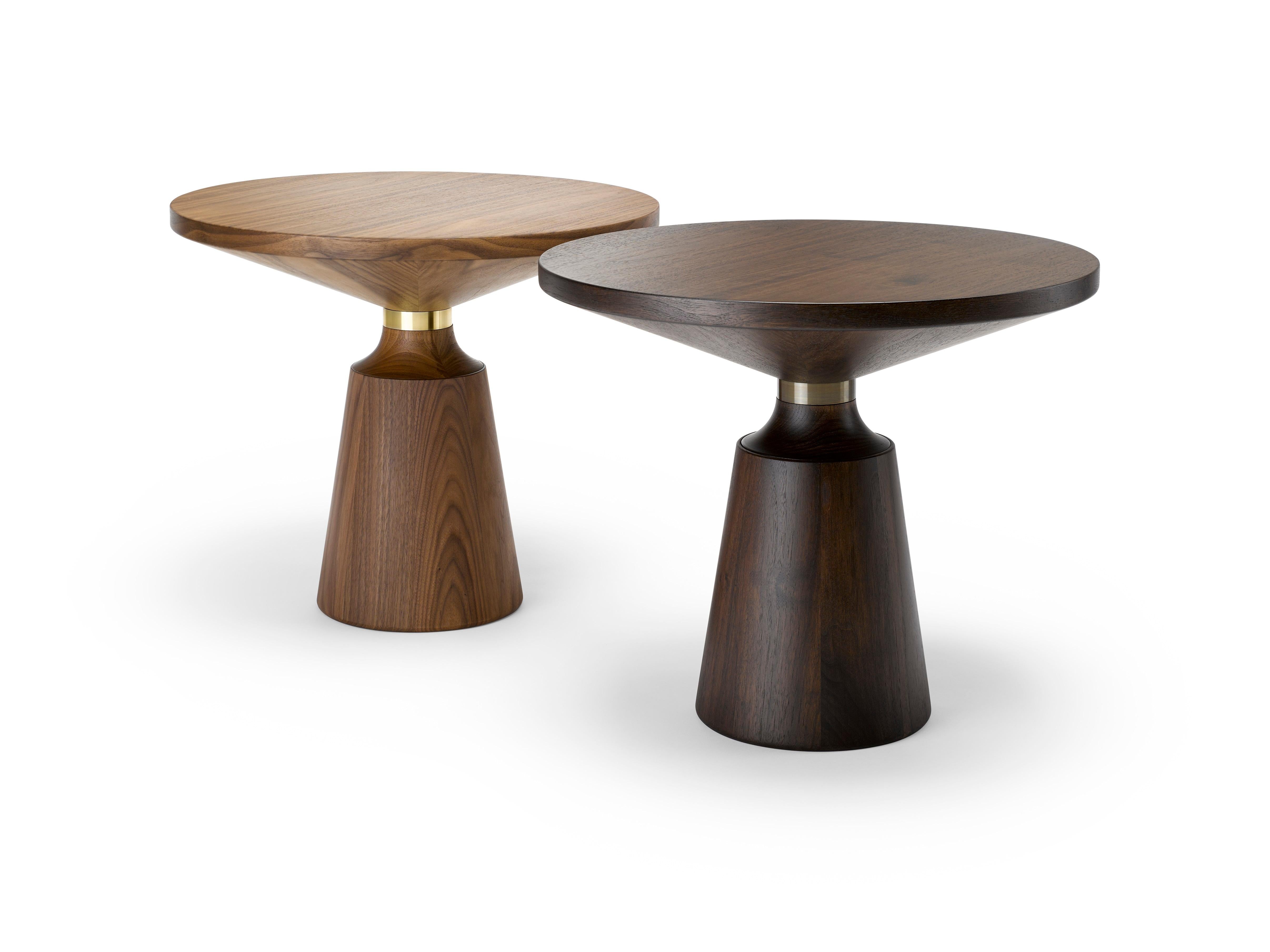 Moderno Tavolo Occasionale Nicole contemporaneo in noce ebanizzato e ottone bronzato in vendita