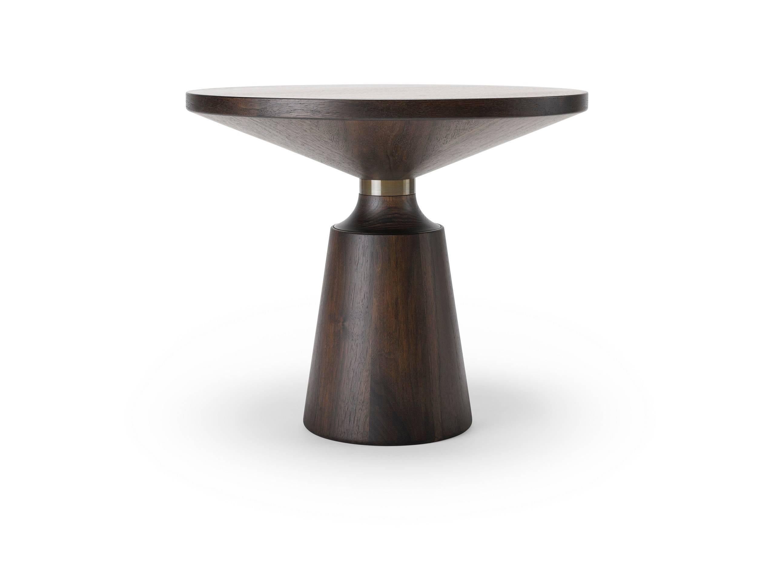 Effet bronze Contemporary Nicole Occasional Table in Black Lacquered Walnut and Brass en vente