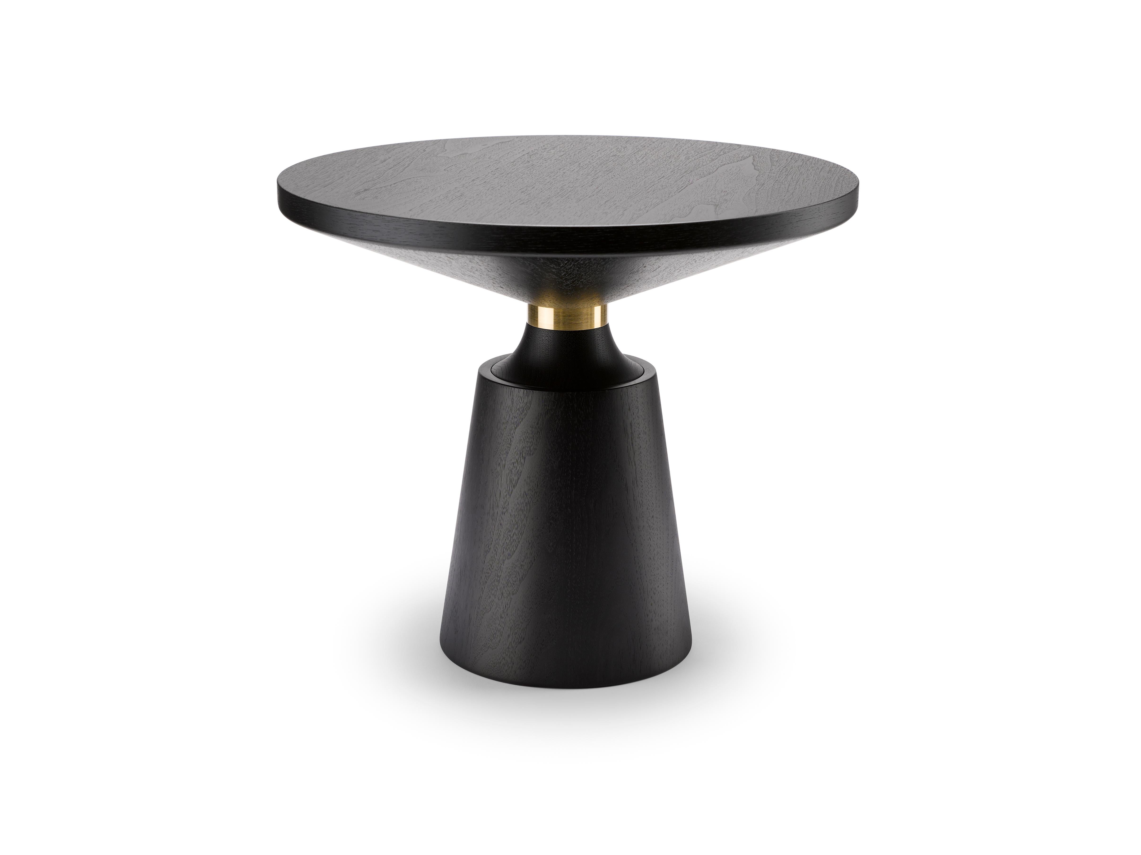 Moderne Contemporary Nicole Occasional Table in Black Lacquered Walnut and Brass en vente
