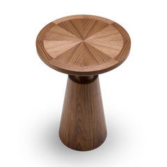 Table d'appoint contemporaine Nicole Édition spéciale en noyer et laiton