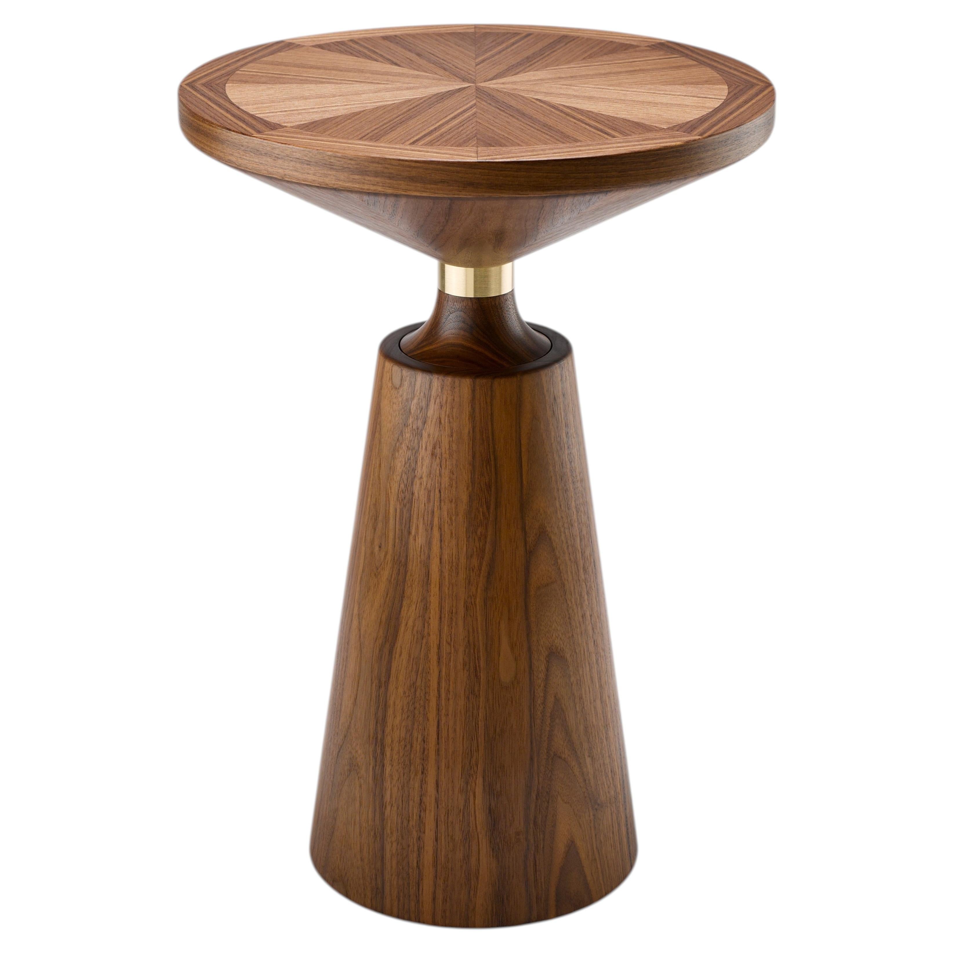 Table d'appoint contemporaine Nicole Édition spéciale en noyer et laiton