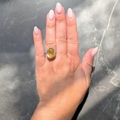 Moderner, unbehandelter gelber Ceylon-Saphir mit Diamanten in Platin im Halo-Design, GIA