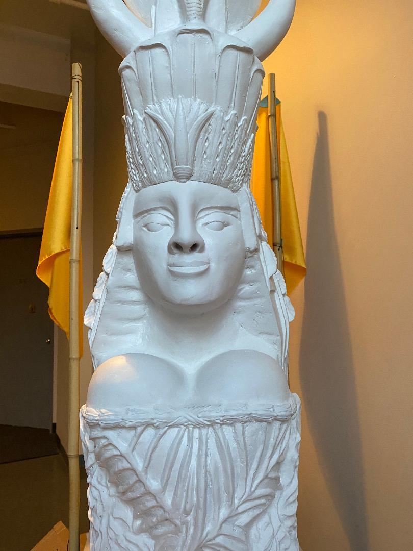 Escultura de jardín, contemporánea. Esfinge Nórdica, La Esfinge de Ruibarbo en venta 2