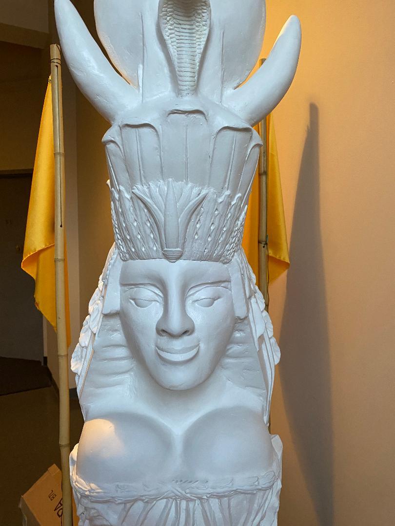 Escultura de jardín, contemporánea. Esfinge Nórdica, La Esfinge de Ruibarbo en Nuevo estado para la venta en New York, NY